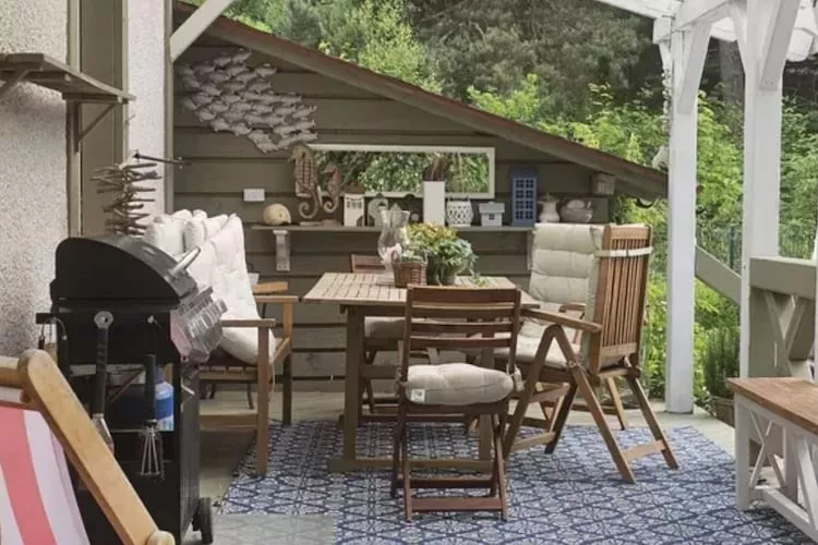 Dom wakacyjny z basenem w Kielnie - Terrasse / balcon