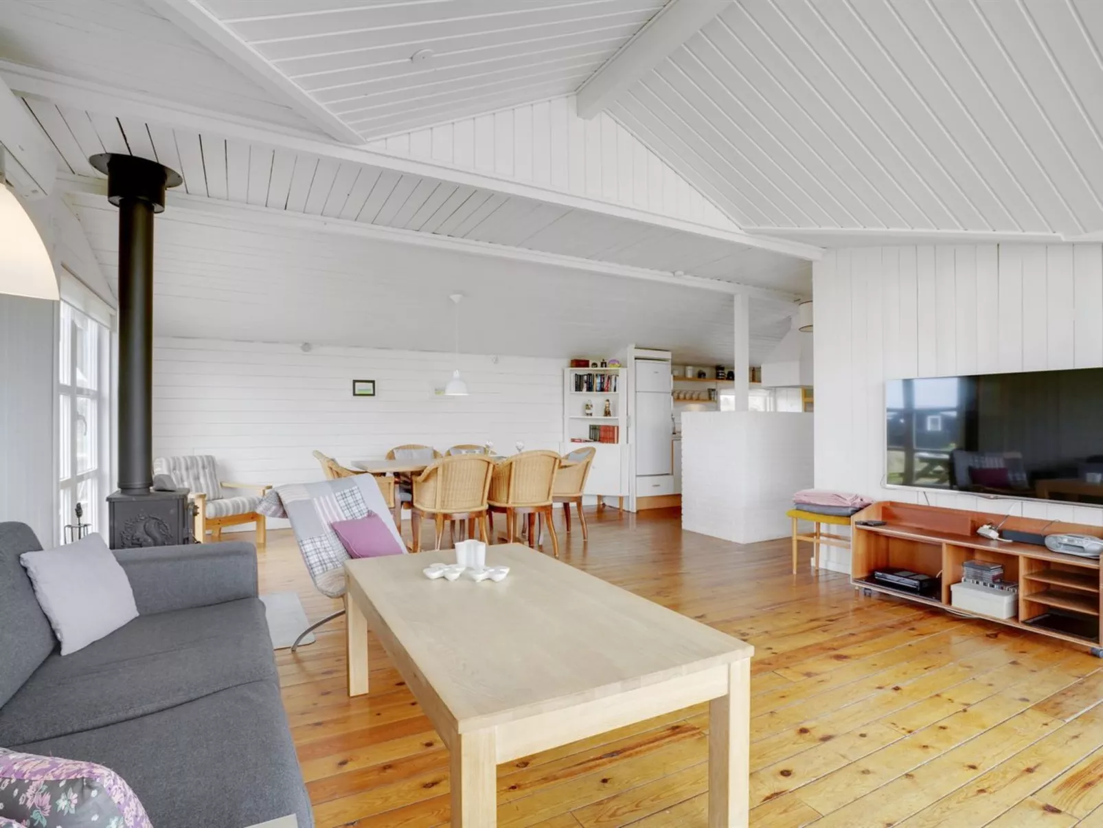 "Dreng" - 800m from the sea - Drinnen