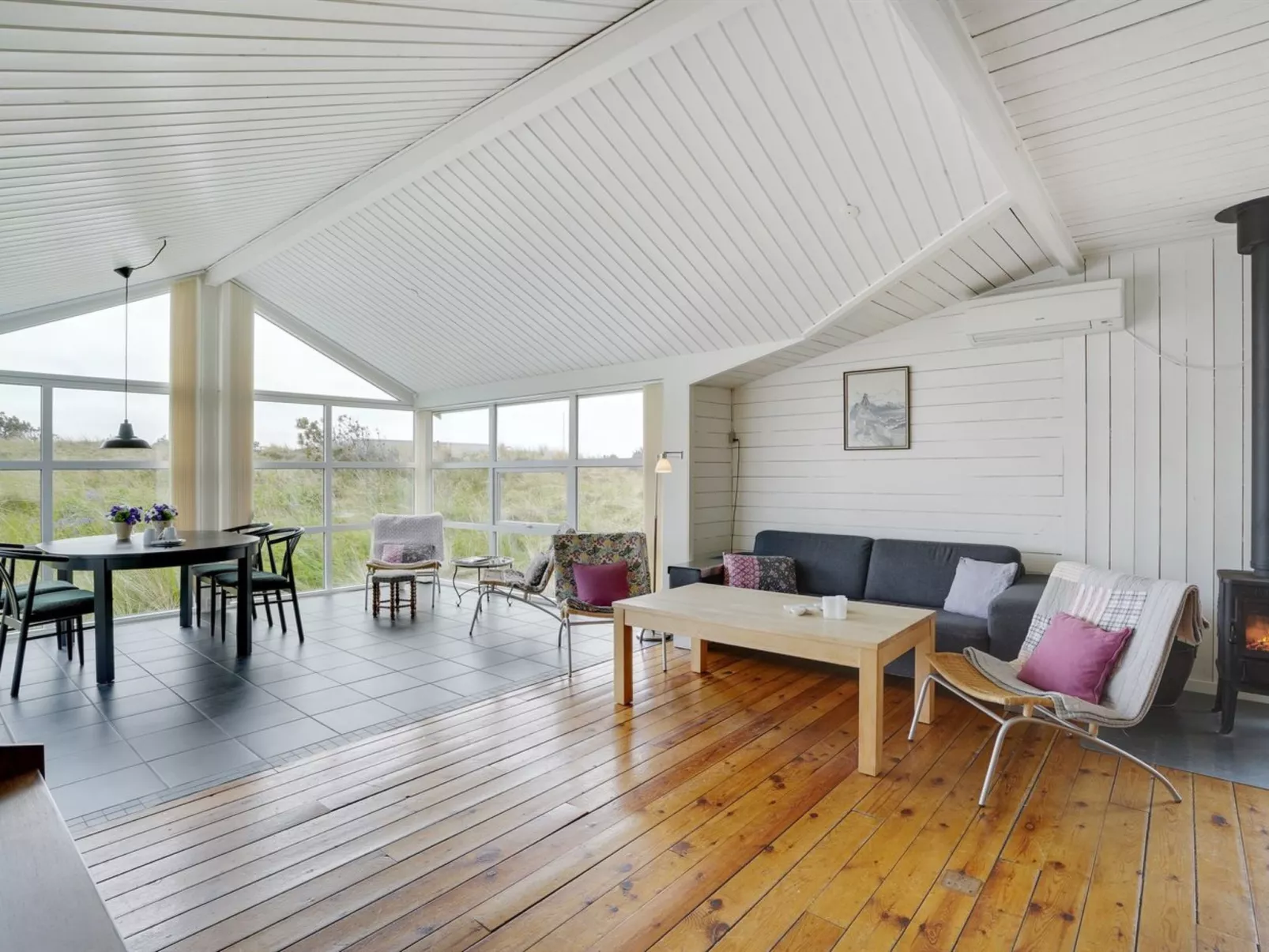 "Dreng" - 800m from the sea - Drinnen
