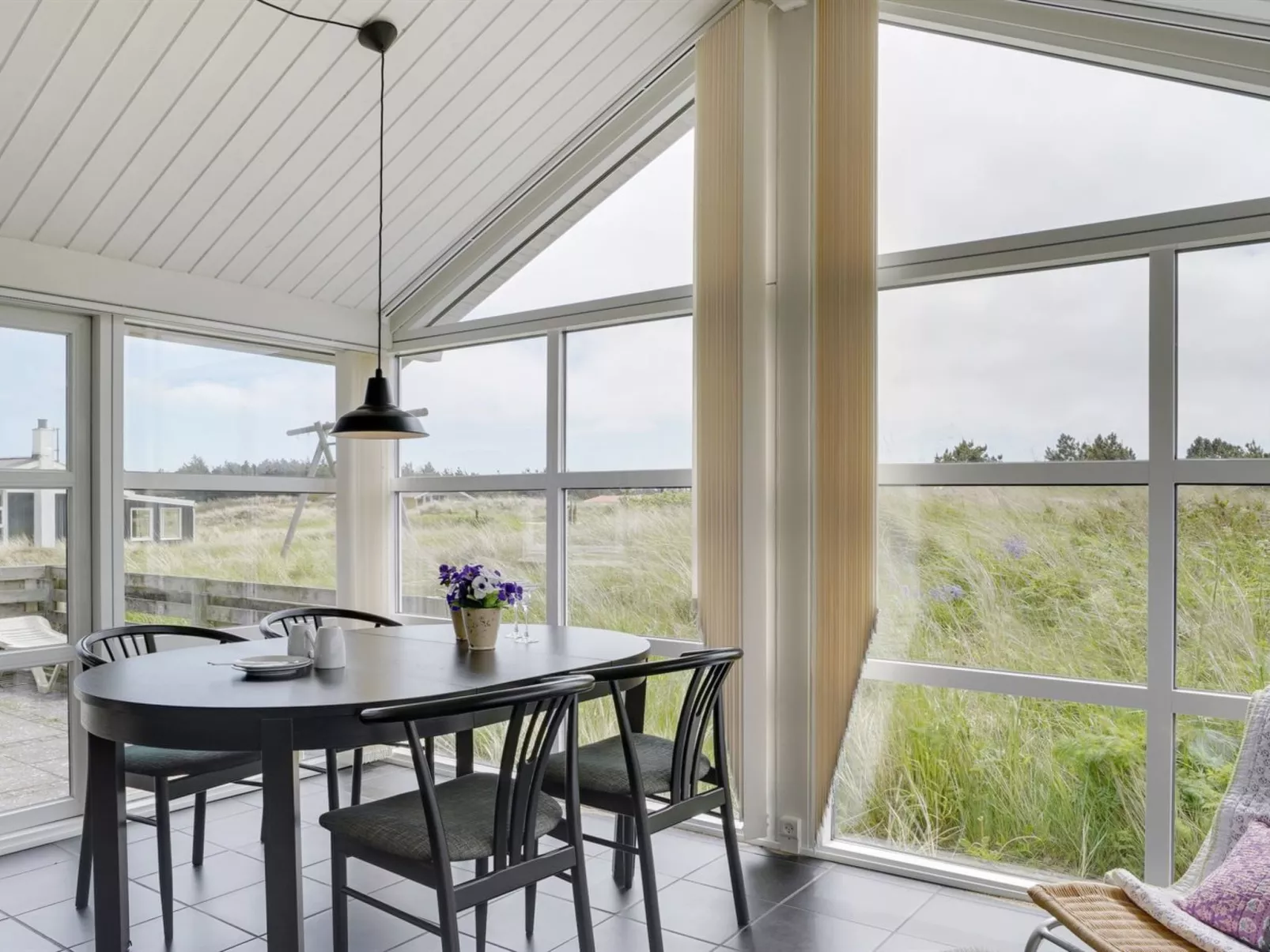 "Dreng" - 800m from the sea - Drinnen