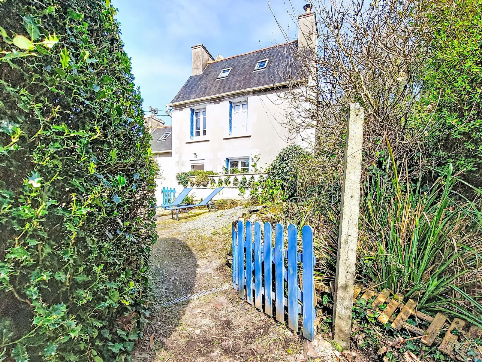 La Chapelle - Outside