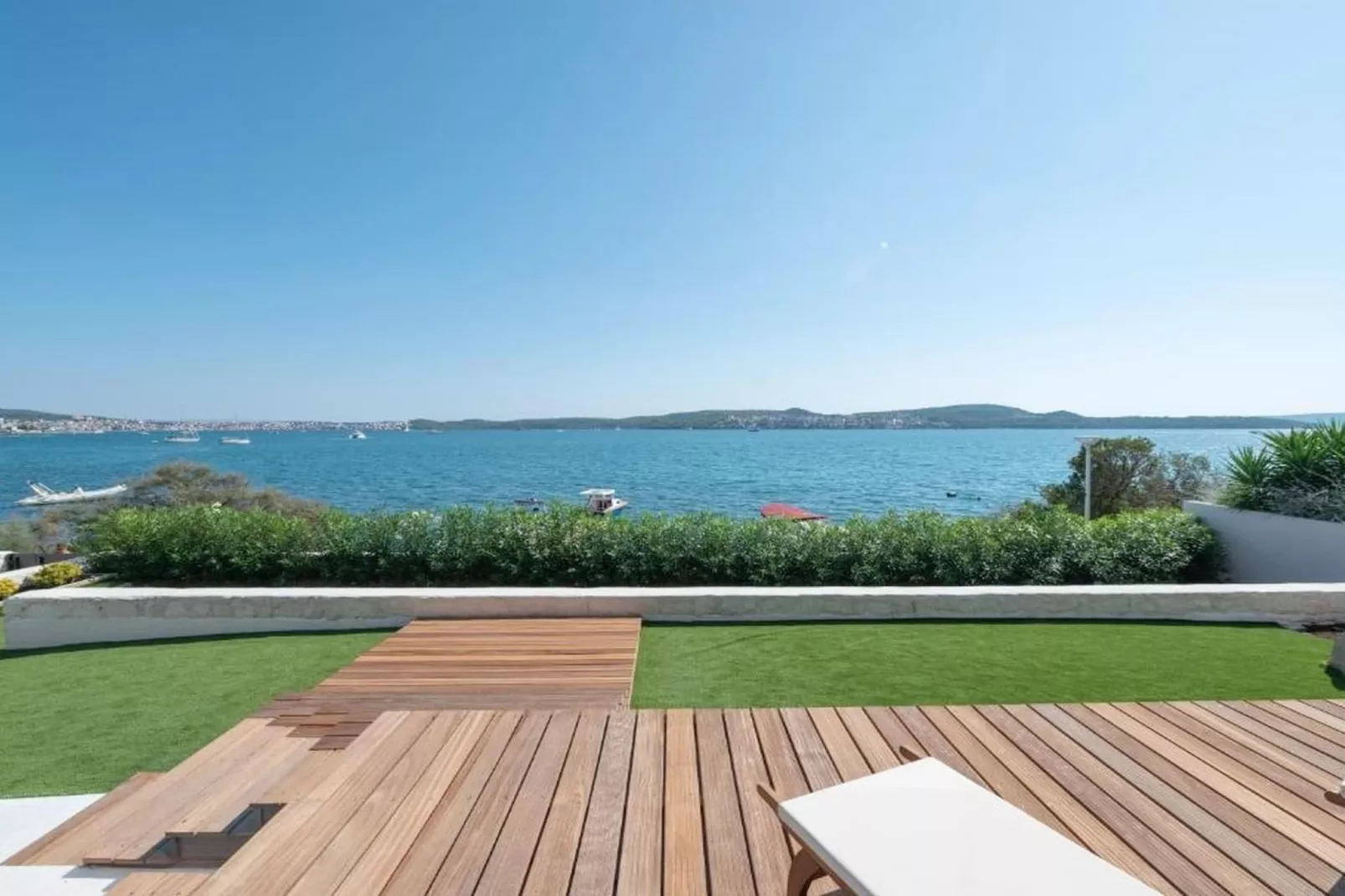 Luxury Beachfront Villa Malia Trogir with Pool - Aussicht Sommer