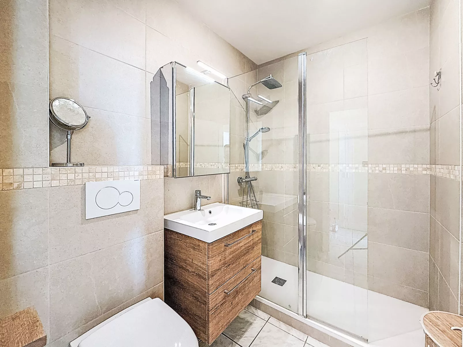 Les Trois Iles - Dedans