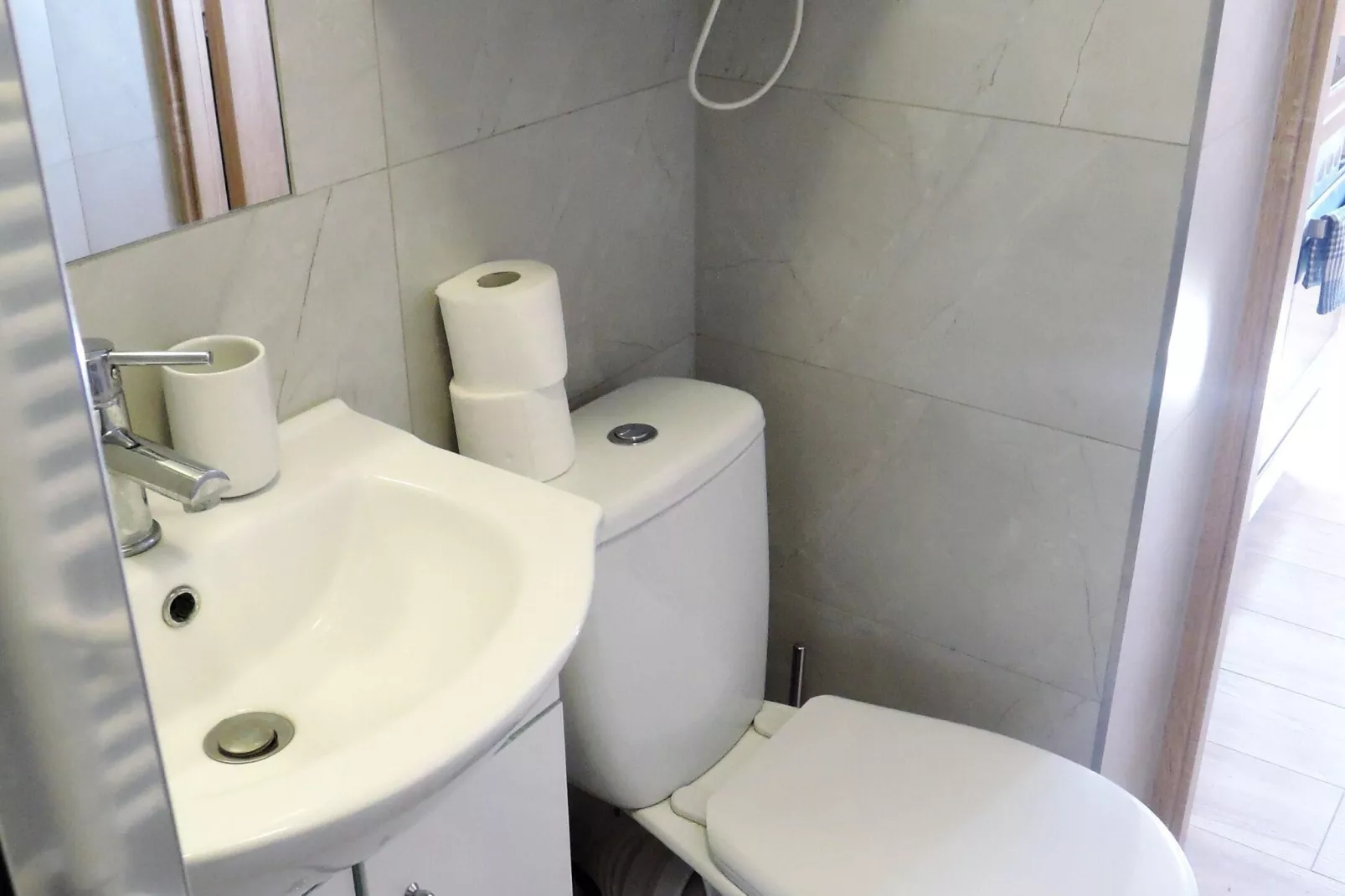 Mieszkanie wakacyjne dla 5 osób w Dziwnowie-Salle de bain