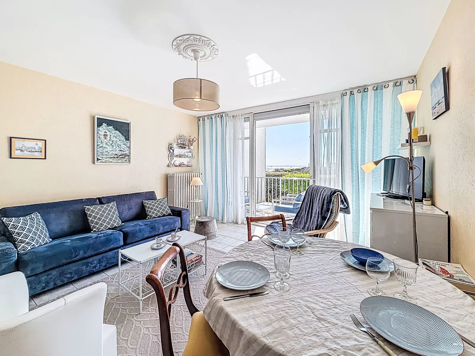 Les Trois Iles - Dedans