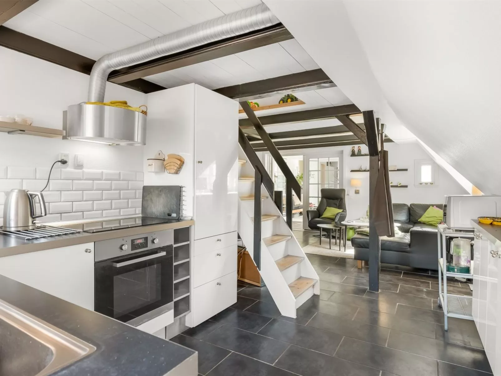 "Reika" - 500m from the sea - Drinnen