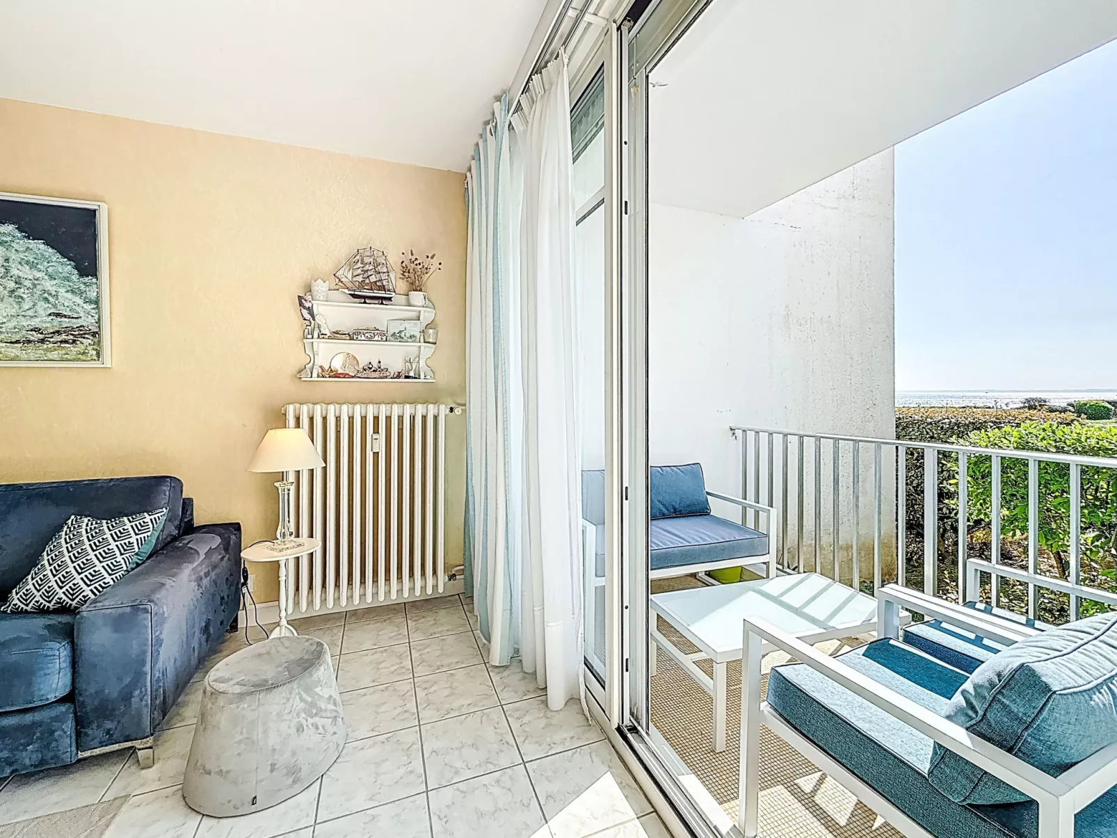 Les Trois Iles - Dedans