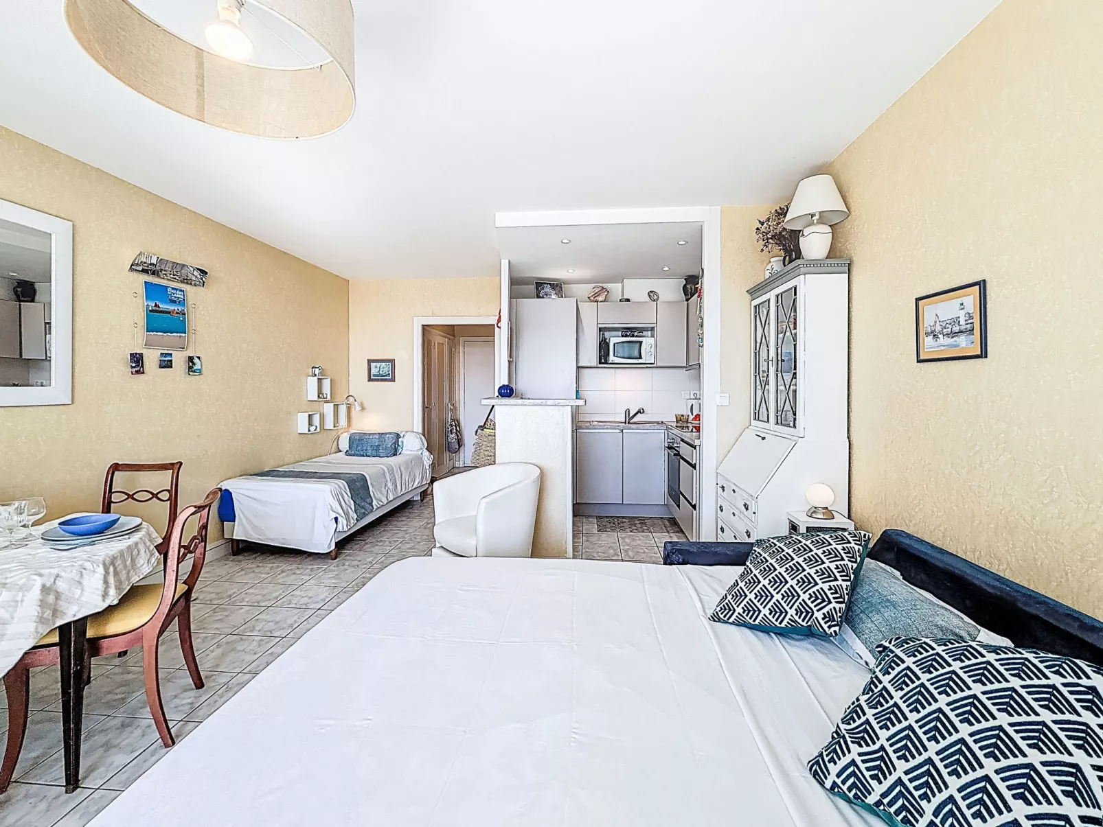 Les Trois Iles - Dedans