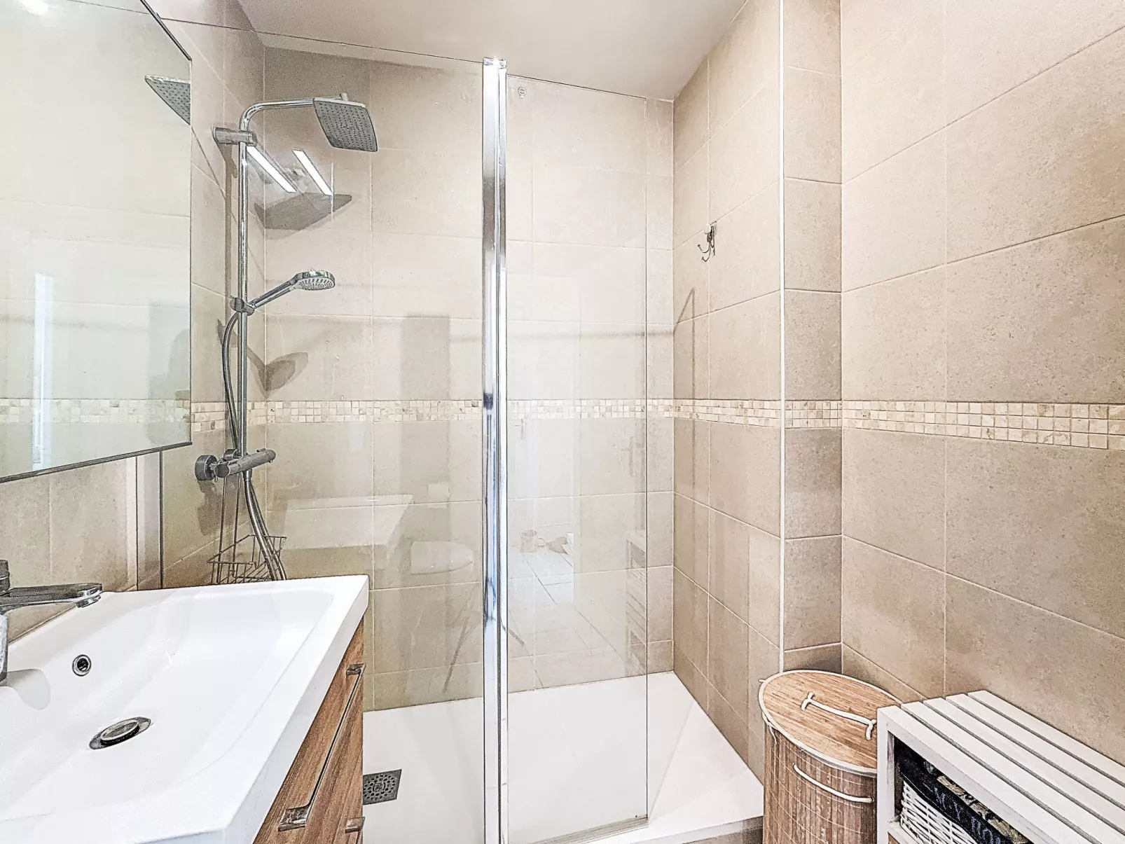 Les Trois Iles - Dedans