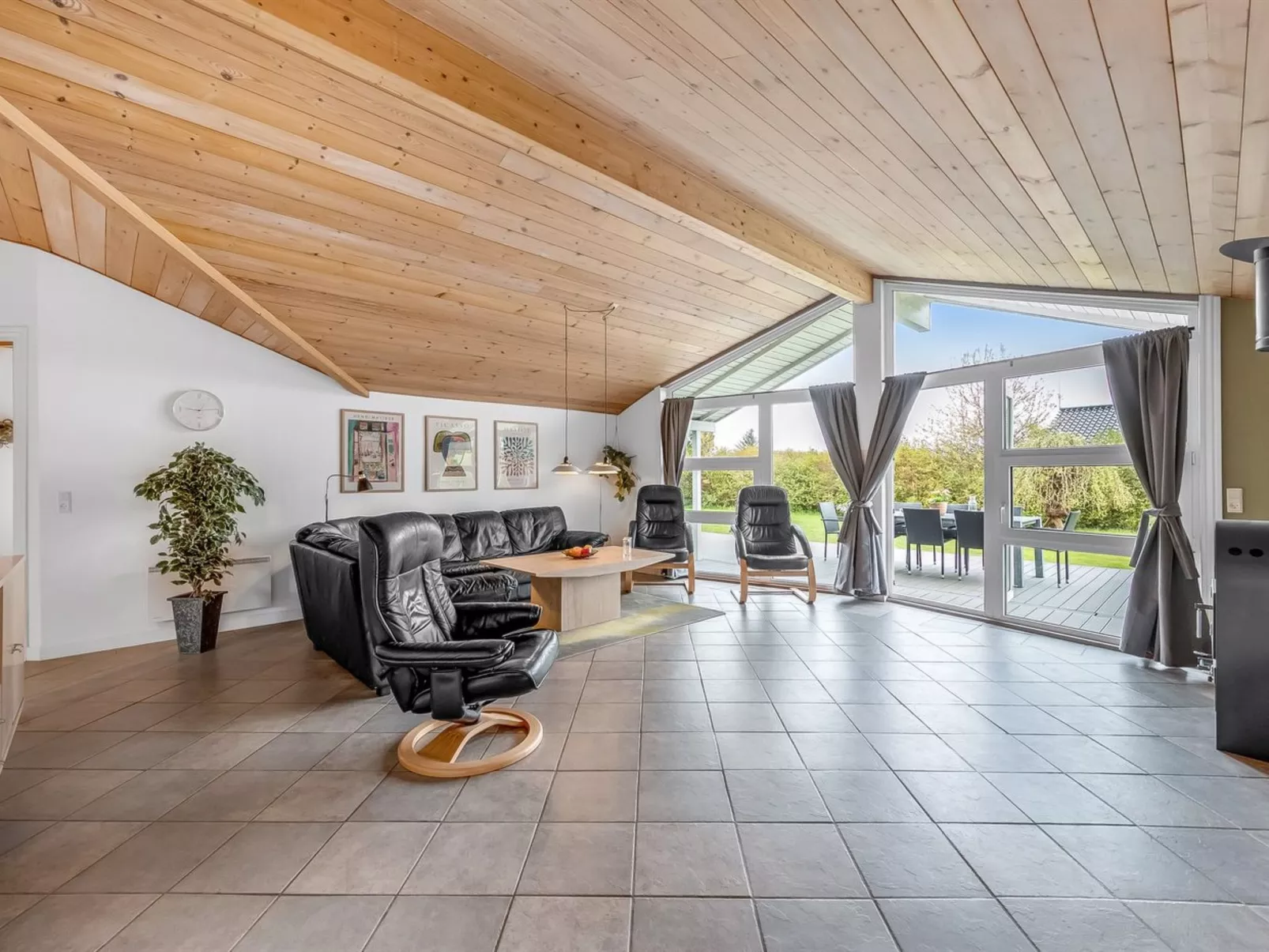 "Ingbritt" - 700m to the fjord - Drinnen