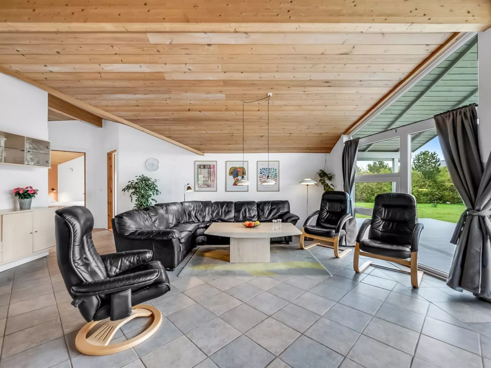 "Ingbritt" - 700m to the fjord - Drinnen