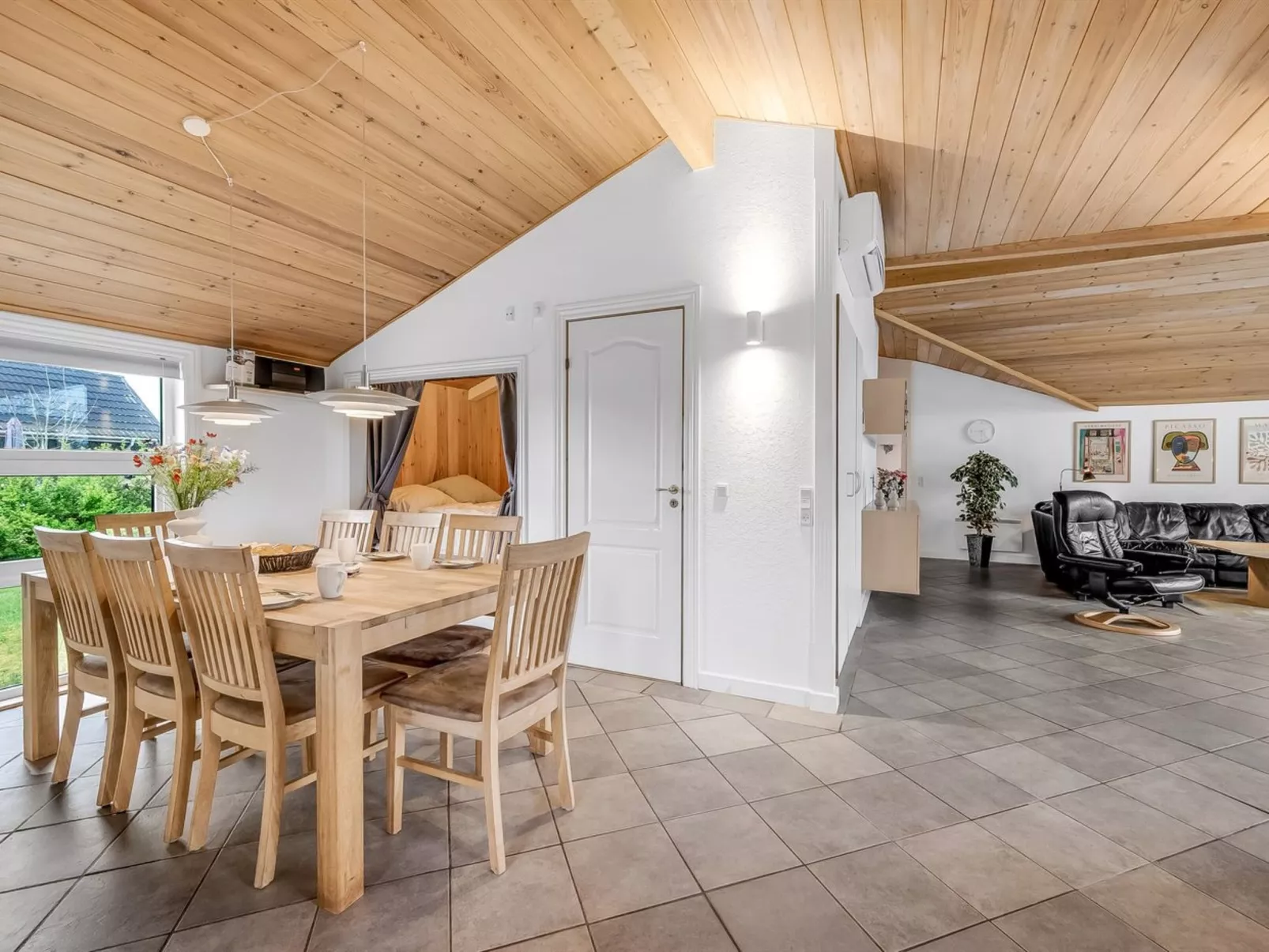 "Ingbritt" - 700m to the fjord - Drinnen