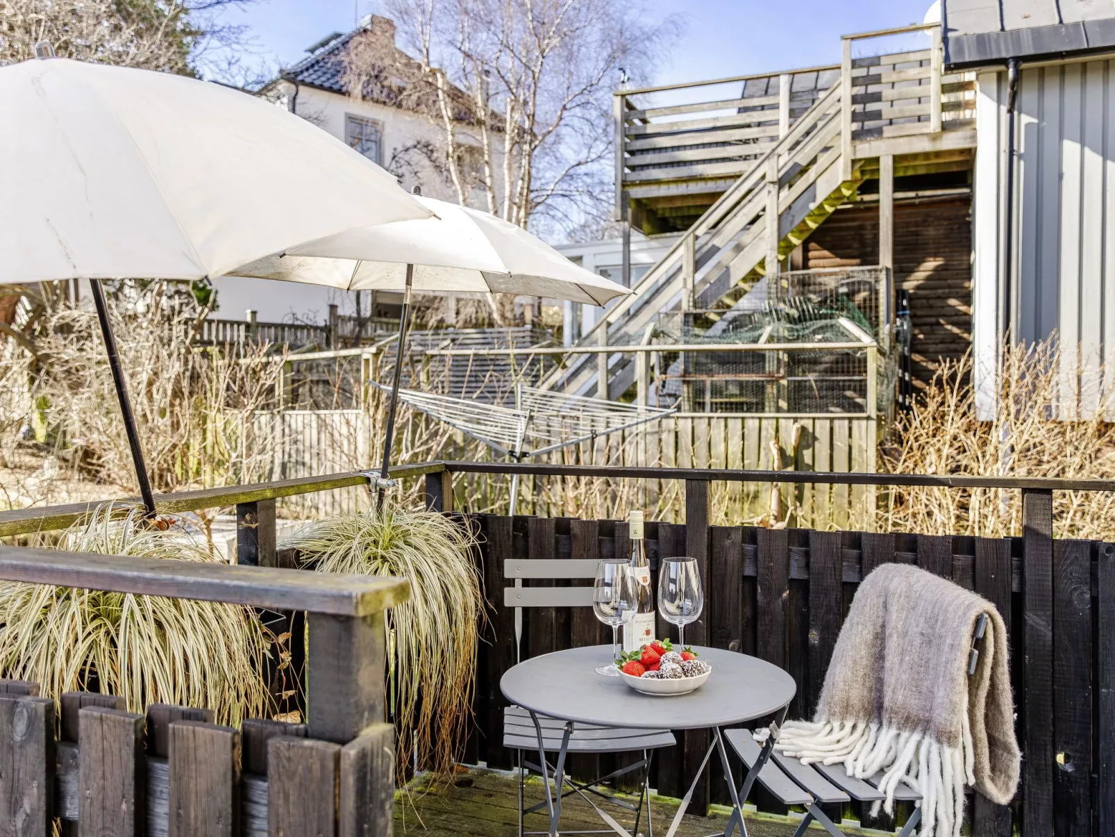 Vårhemsplatsen - Outside