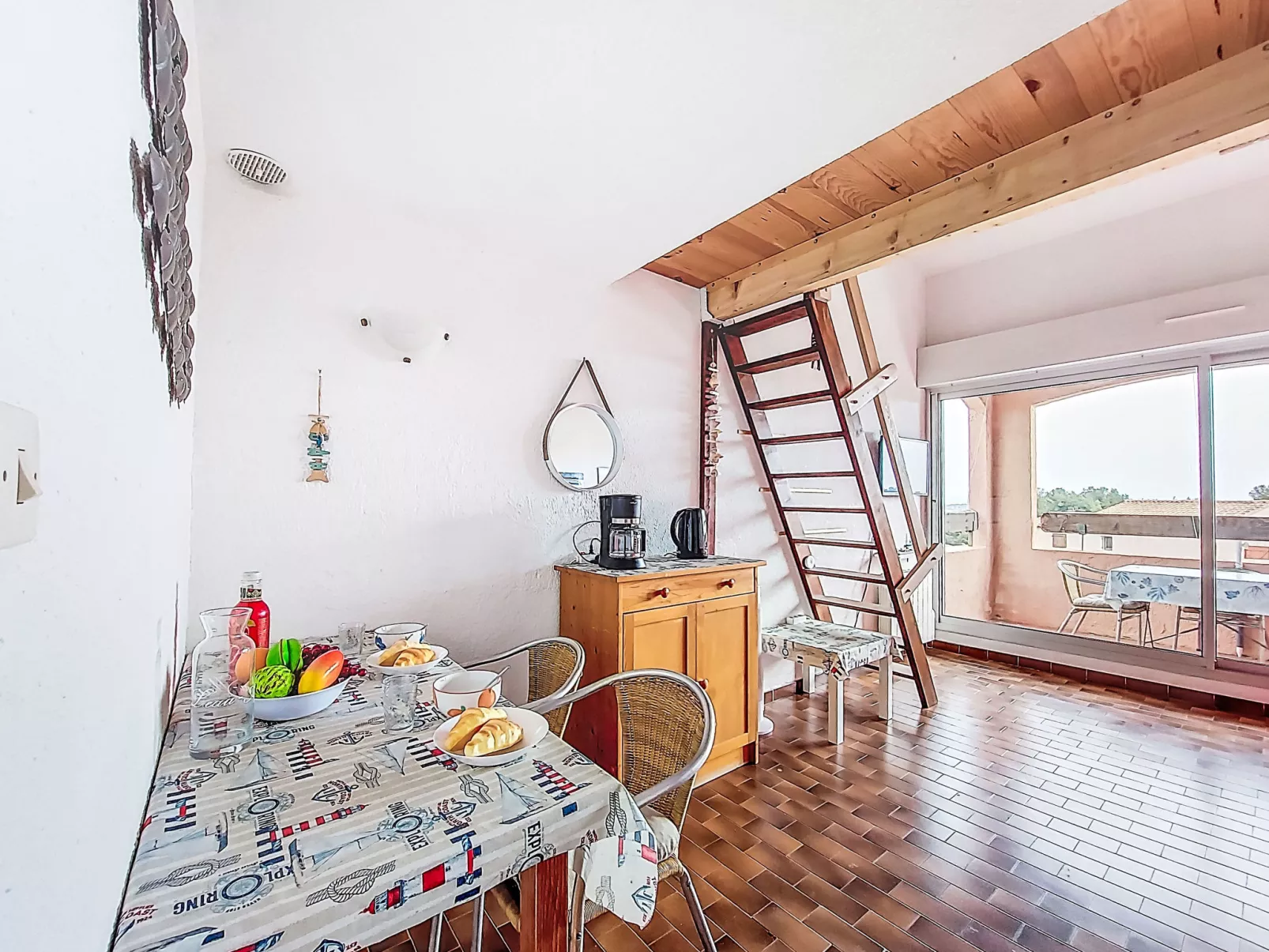 Les Hameaux de l'Ile Rousse - Drinnen