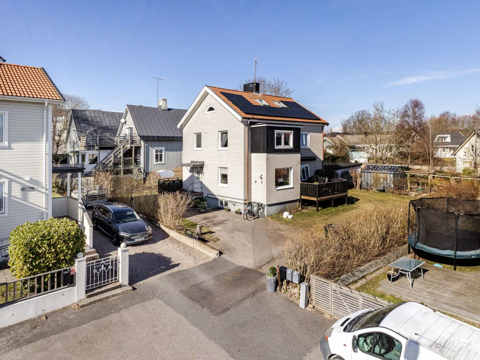 Vårhemsplatsen - Outside