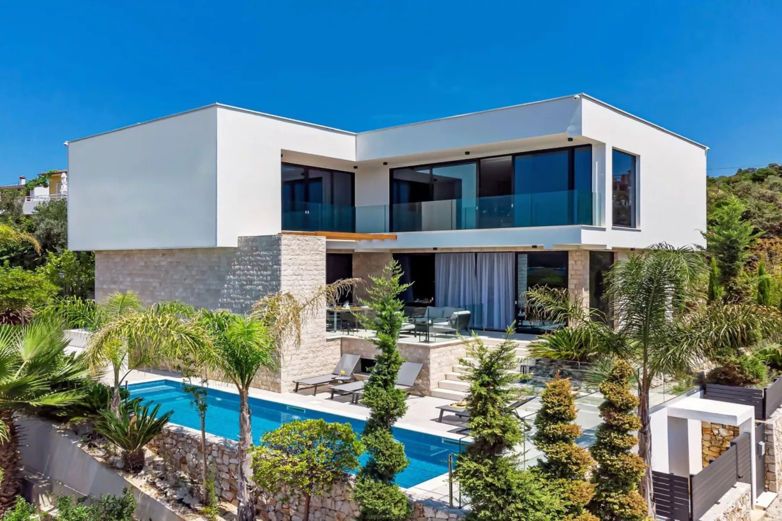 Luxury Seafront Villa Raquel Solta with Pool, Gym