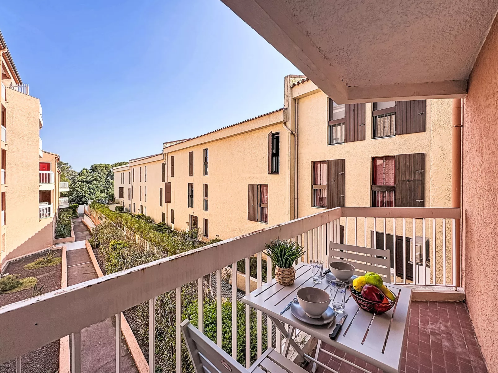 Le Saint François - Outside