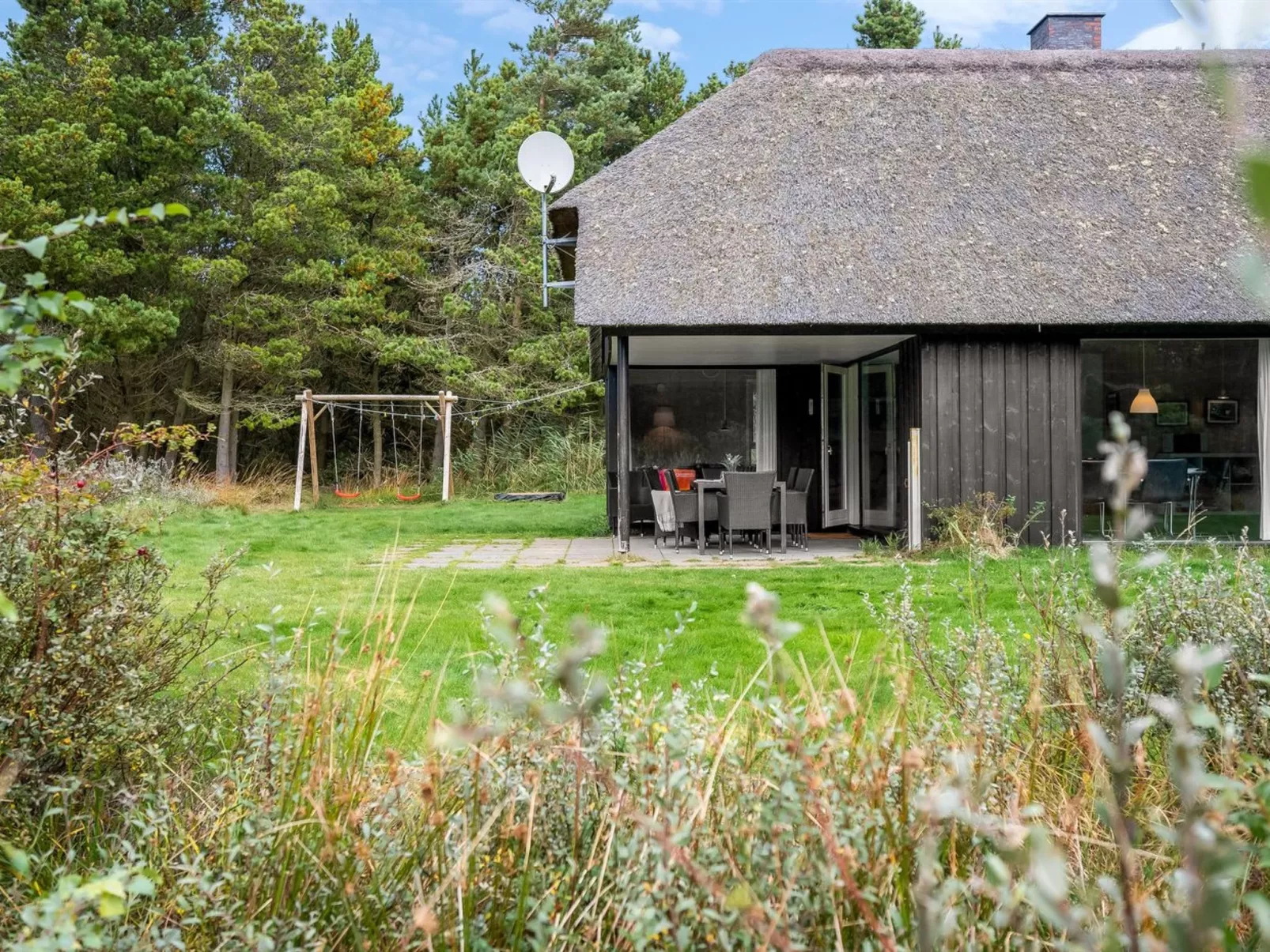 "Dix" - 900m from the sea