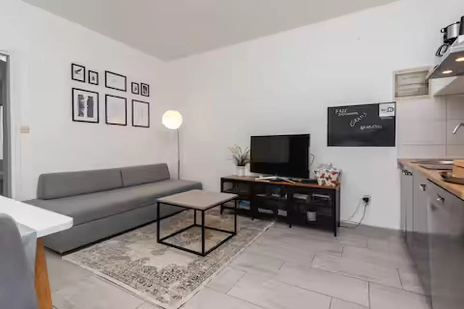 Royal Selection with Pool - One