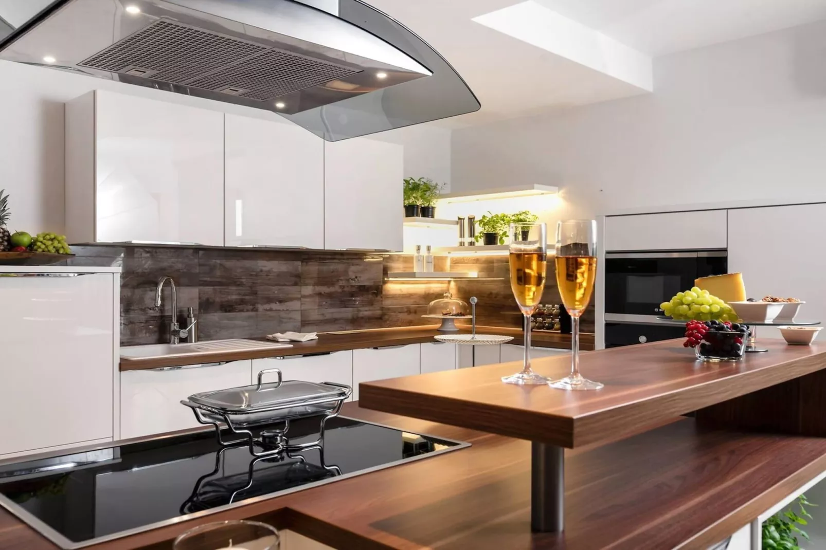 Luxury Villa Happiness Omis with Pool, Gym & Sauna