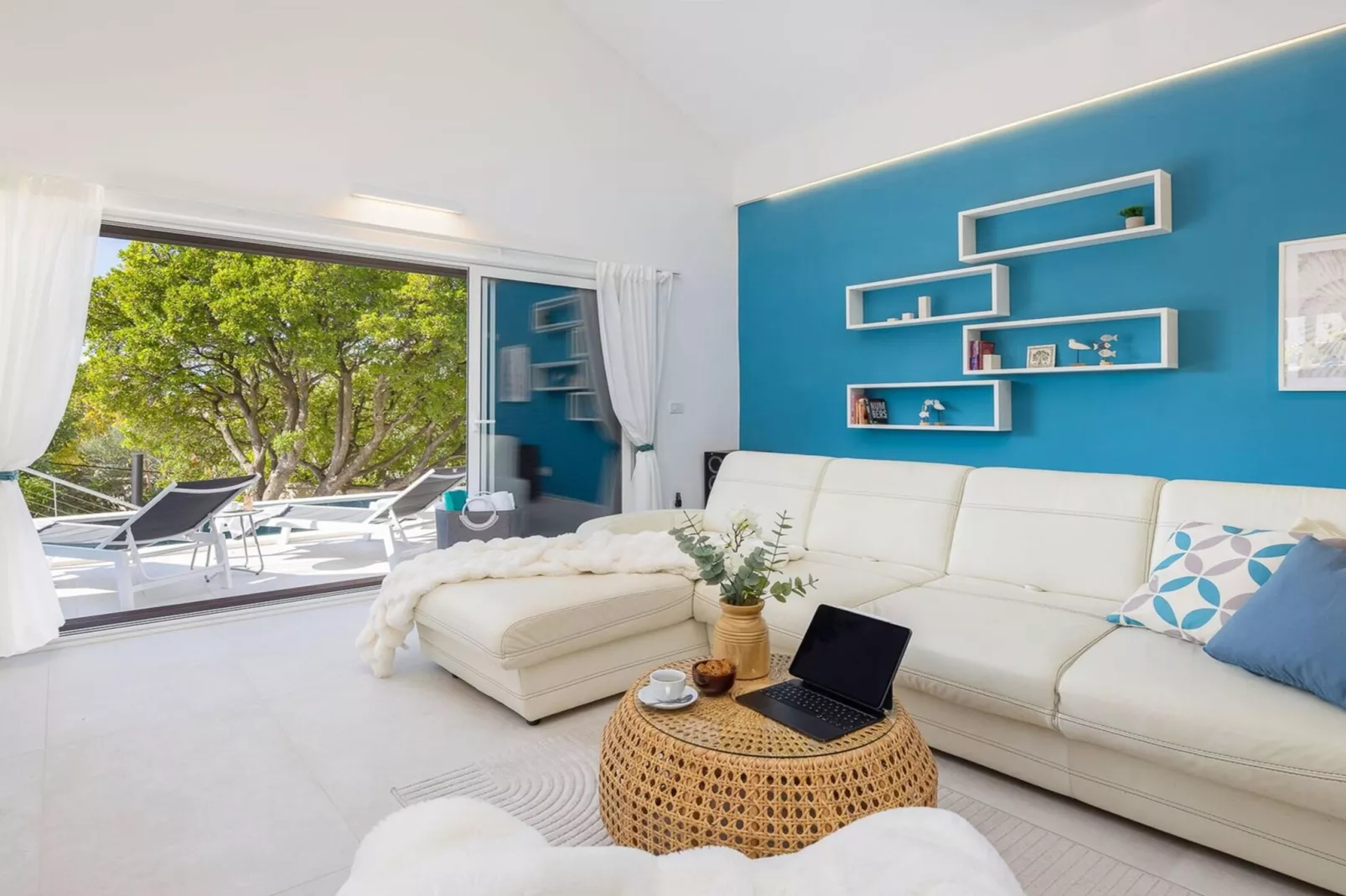 Luxury Villa Mila Supetar with Pool in the Center