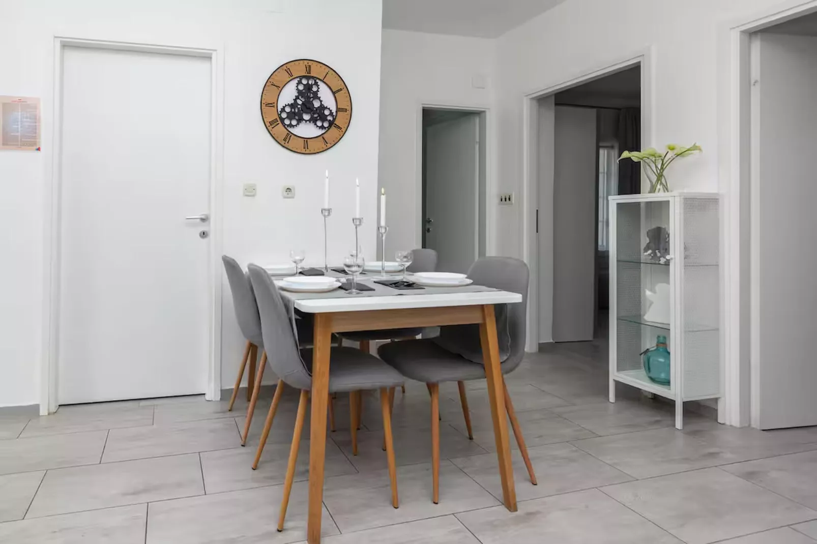 Royal Selection with Pool - One