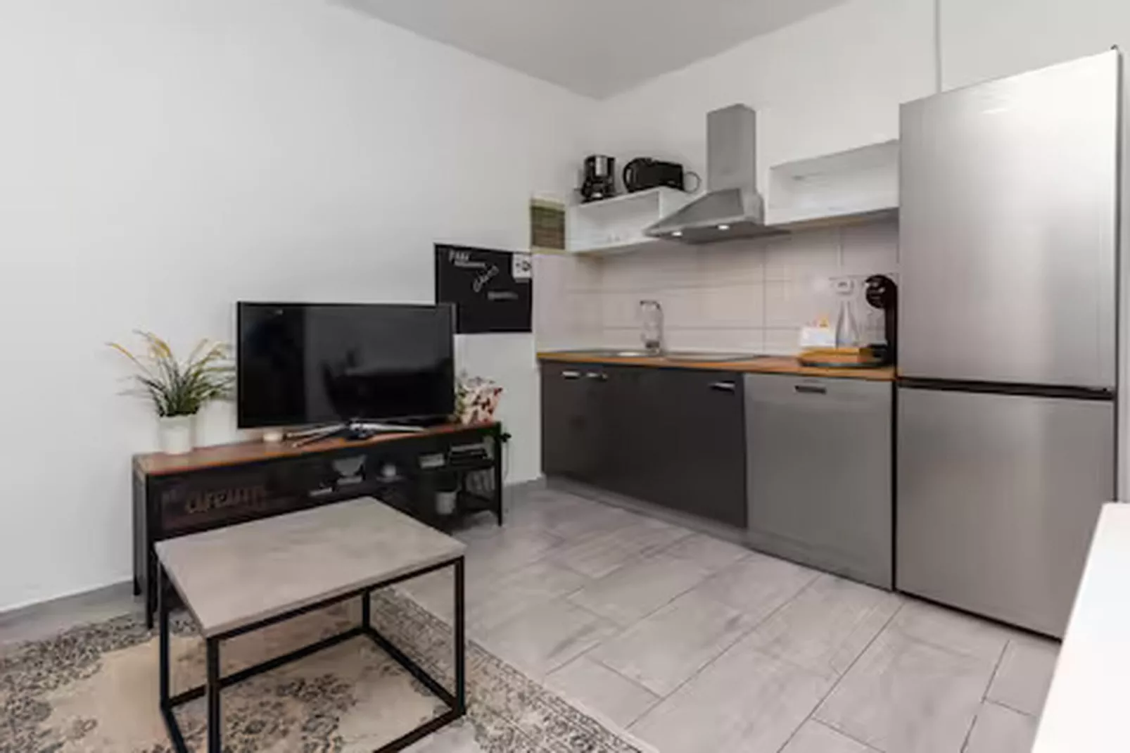 Royal Selection with Pool - One