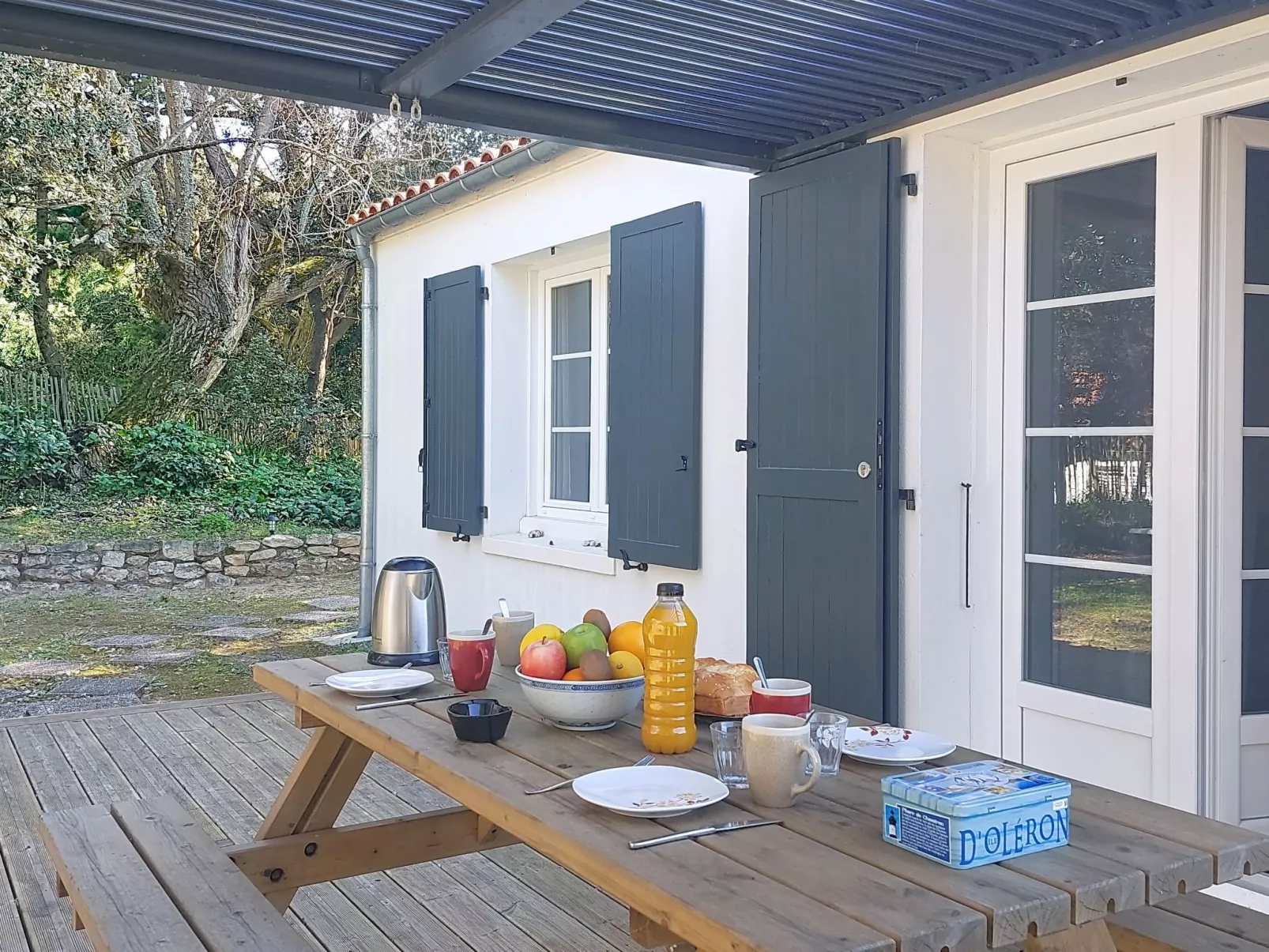 Les Cariatides 7 - Draußen