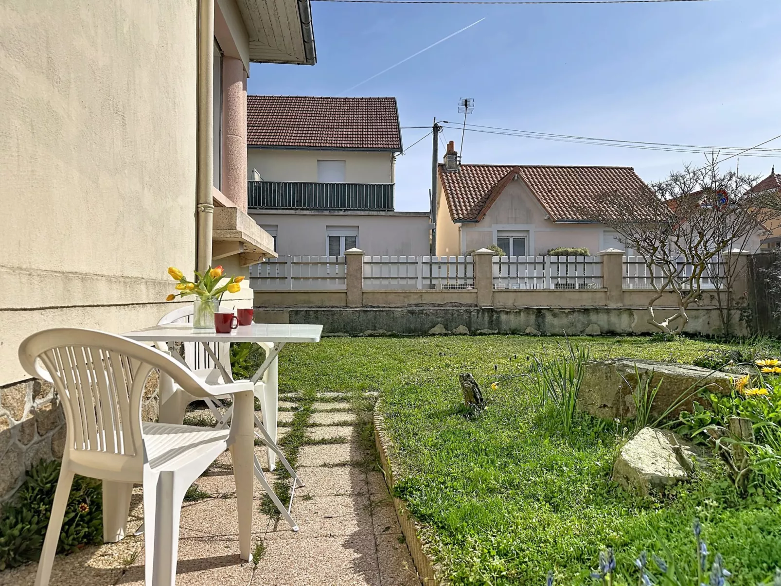 La Rose des Pins - Dehors