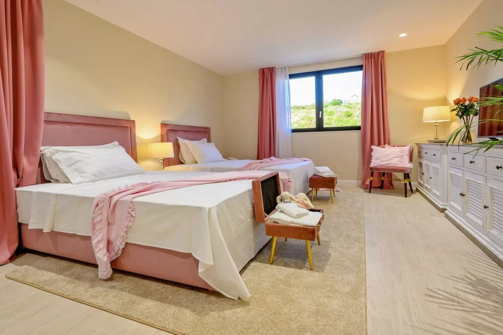 Luxury Seafront Villa Raquel Solta with Pool, Gym - Schlafzimmer