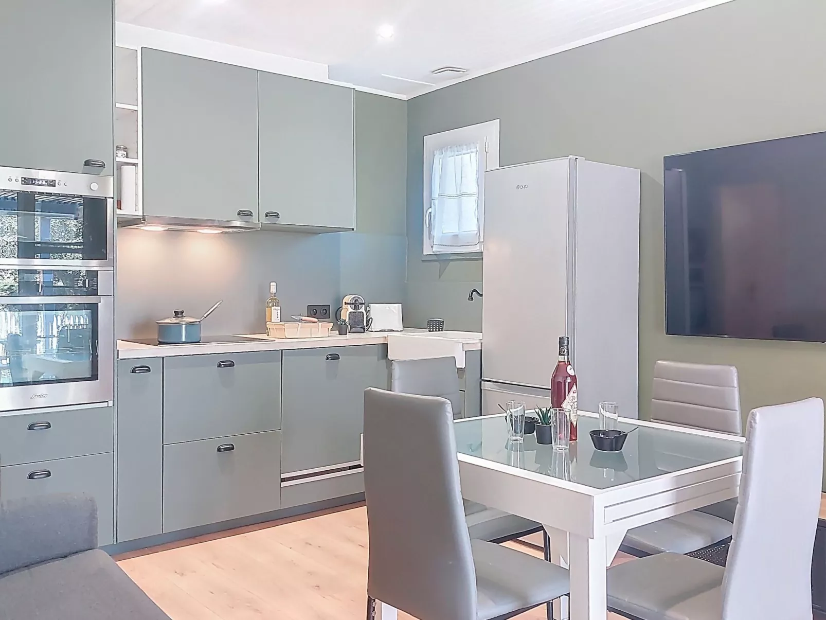 Les Cariatides 7 - Drinnen