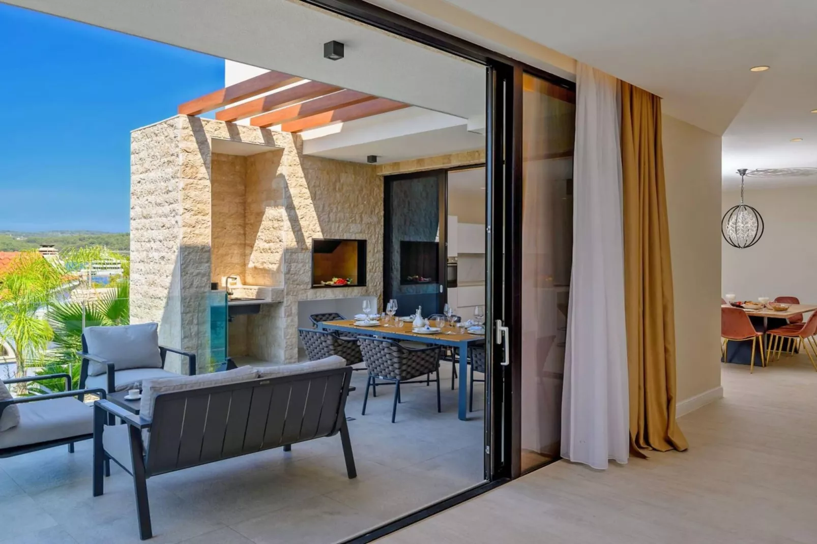 Luxury Seafront Villa Raquel Solta with Pool, Gym - Terrasse/Balkon