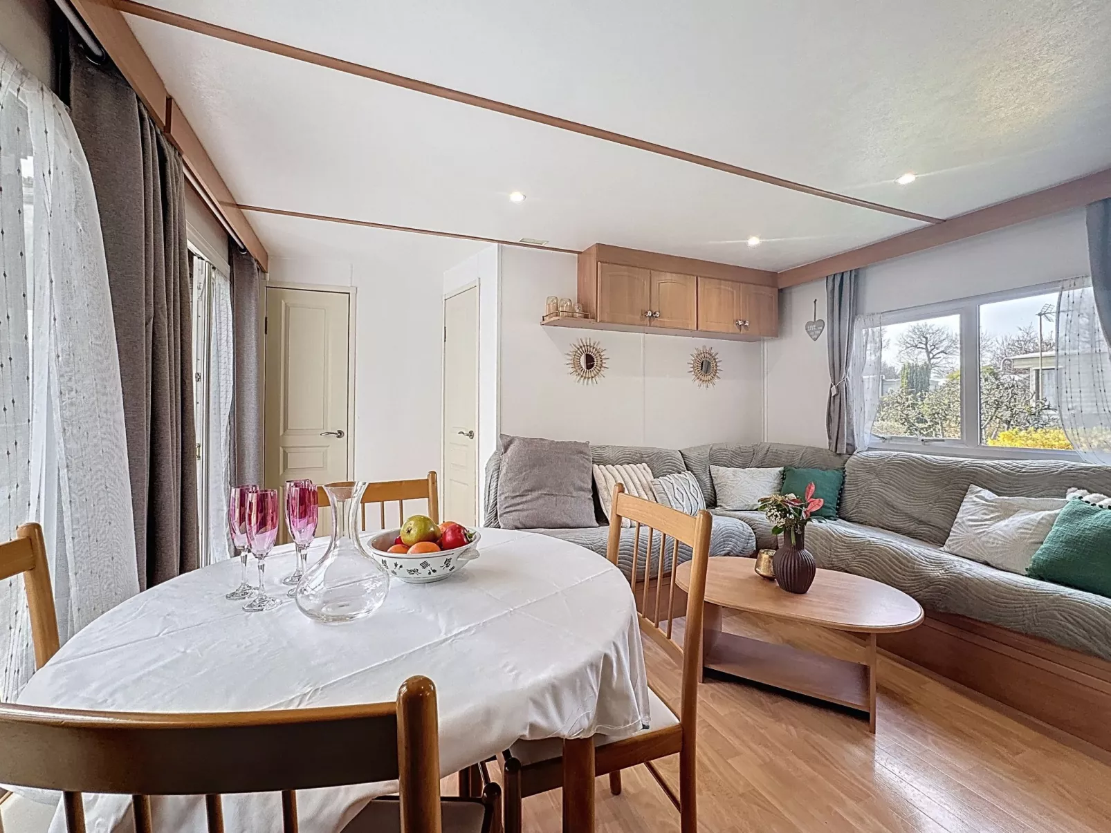 Le Lieu Bill - Inside