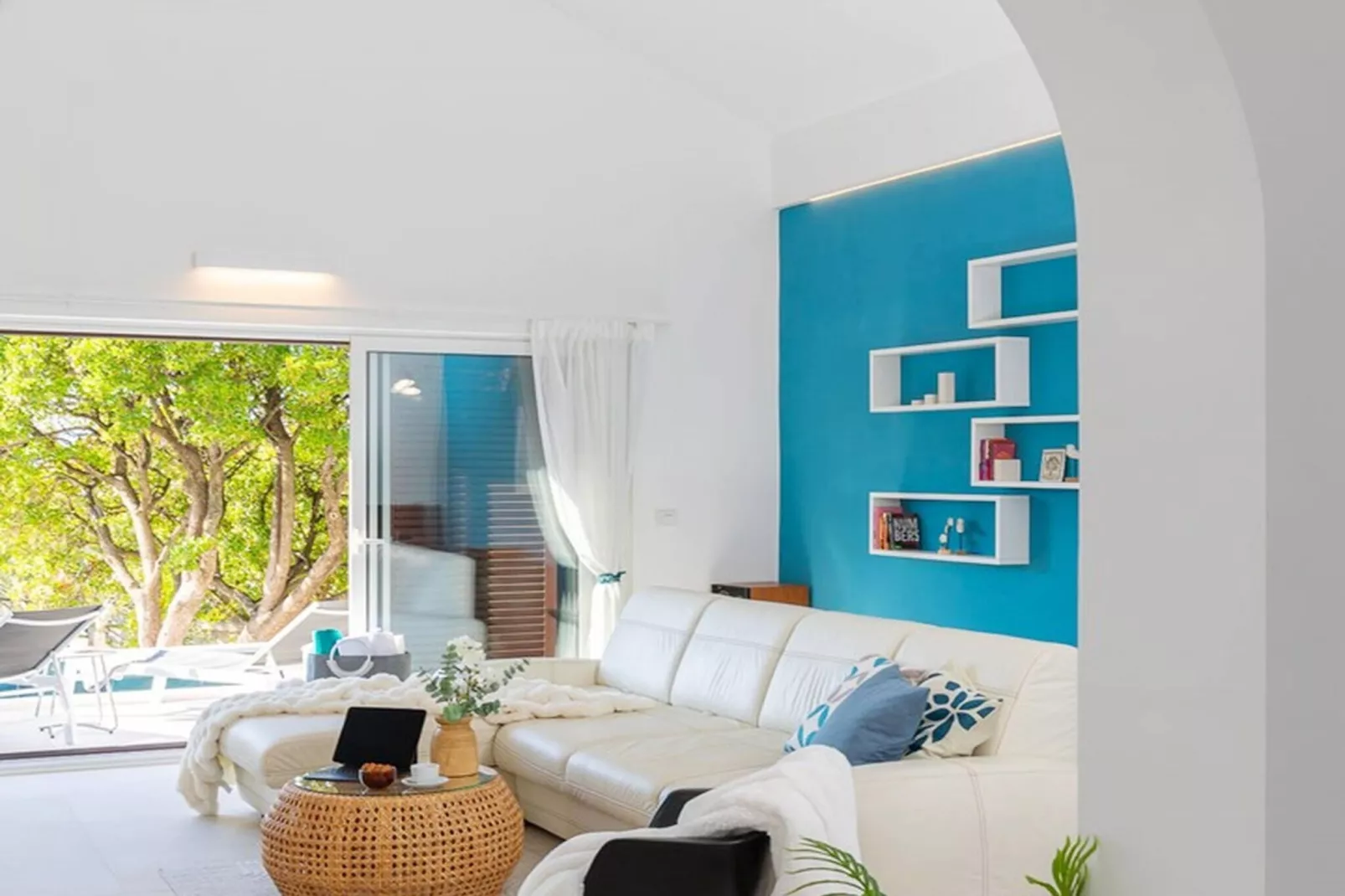 Luxury Villa Mila Supetar with Pool in the Center - Living room