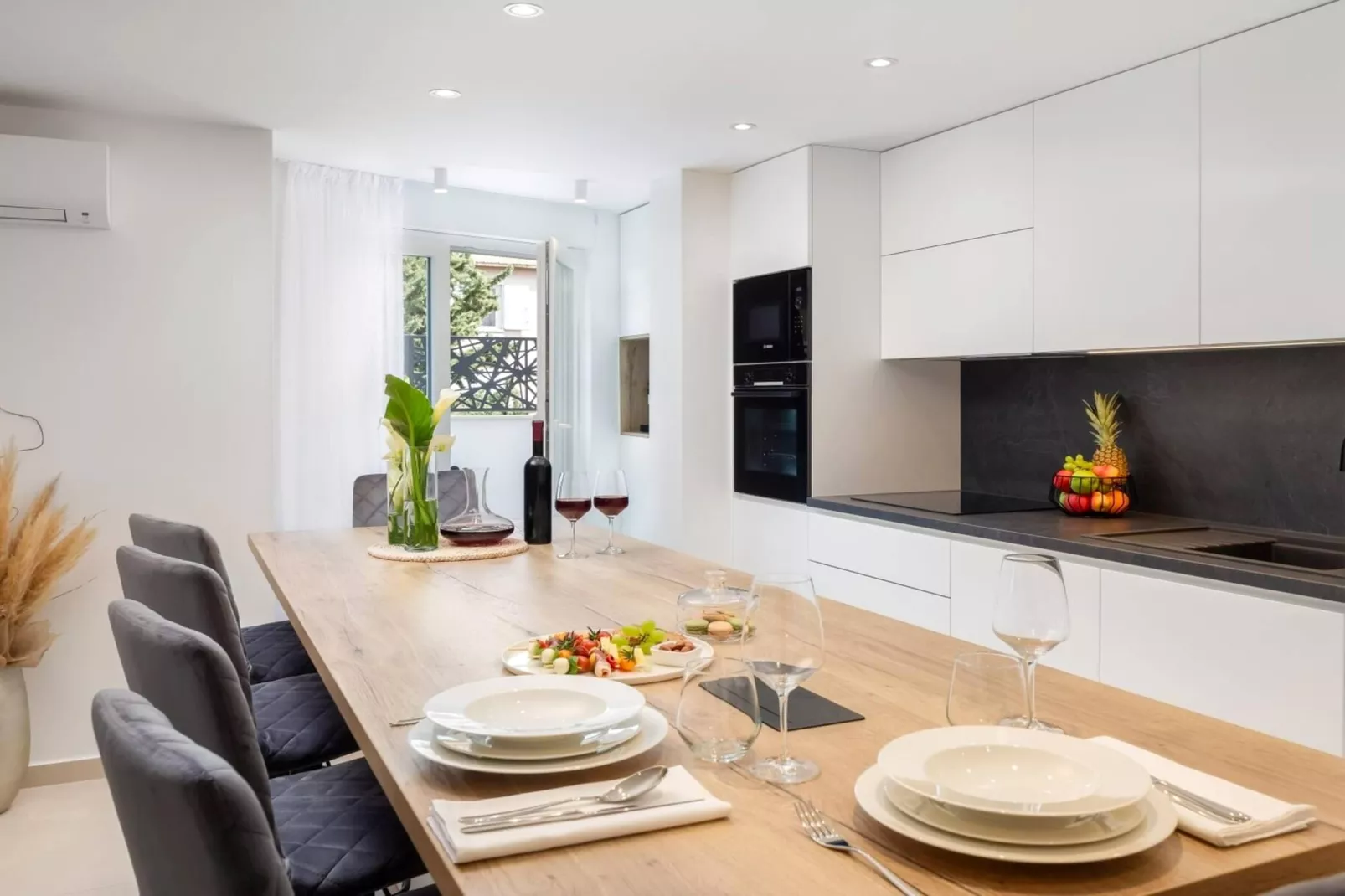 Luxury Apartment Silvery Split with Sauna, Jacuzzi - Salle à manger