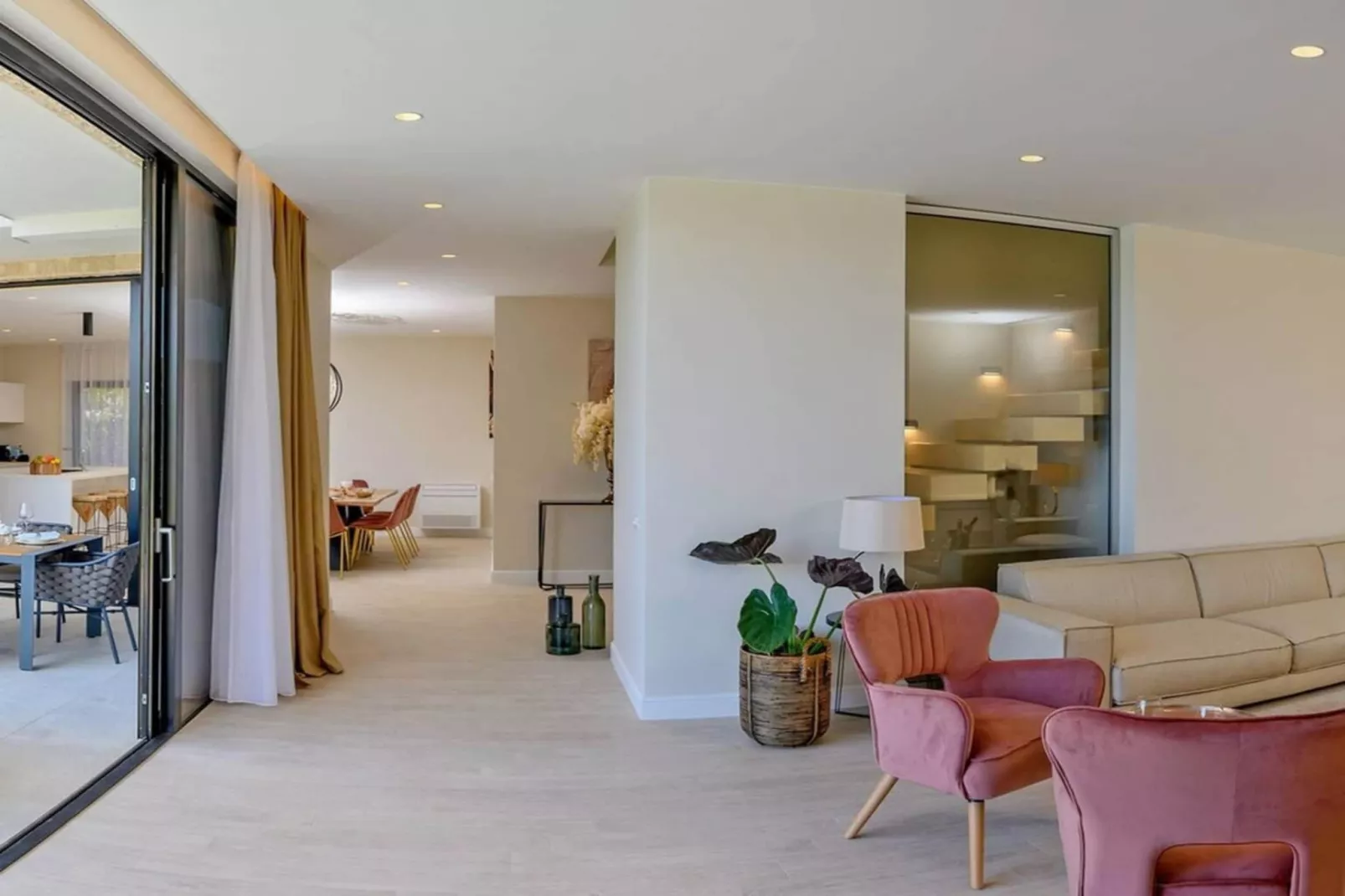 Luxury Seafront Villa Raquel Solta with Pool, Gym - Wohnzimmer