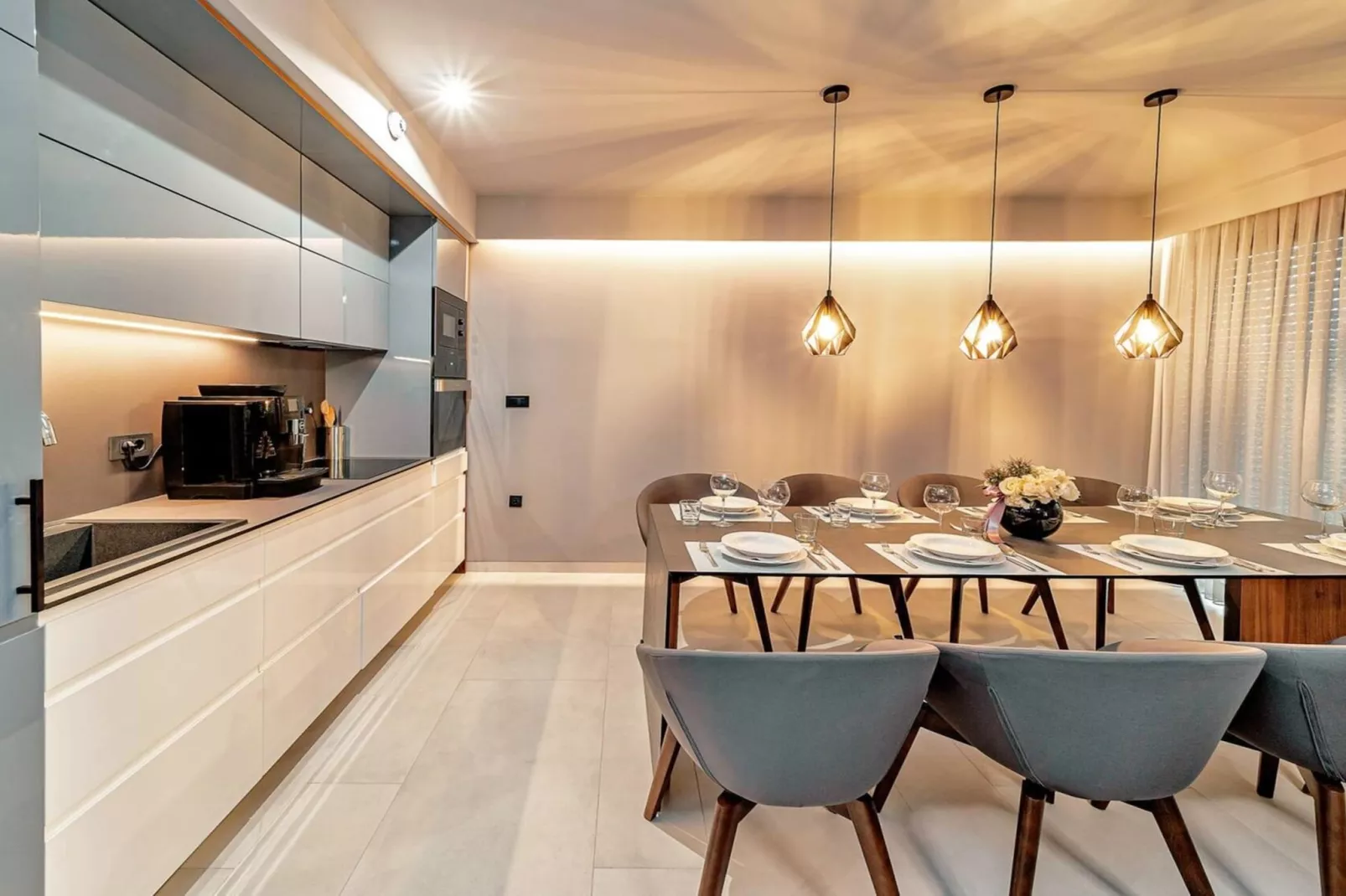 Luxury Villa Delight I – Promajna, Heated Pool - Dining room