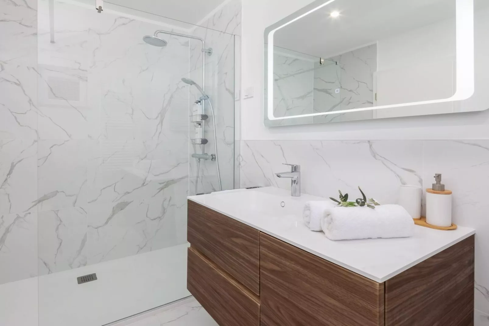 Luxury Villa Mila Supetar with Pool in the Center - Bathroom