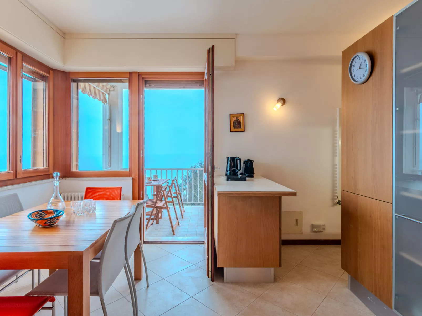 Sona's Lake Home - Drinnen