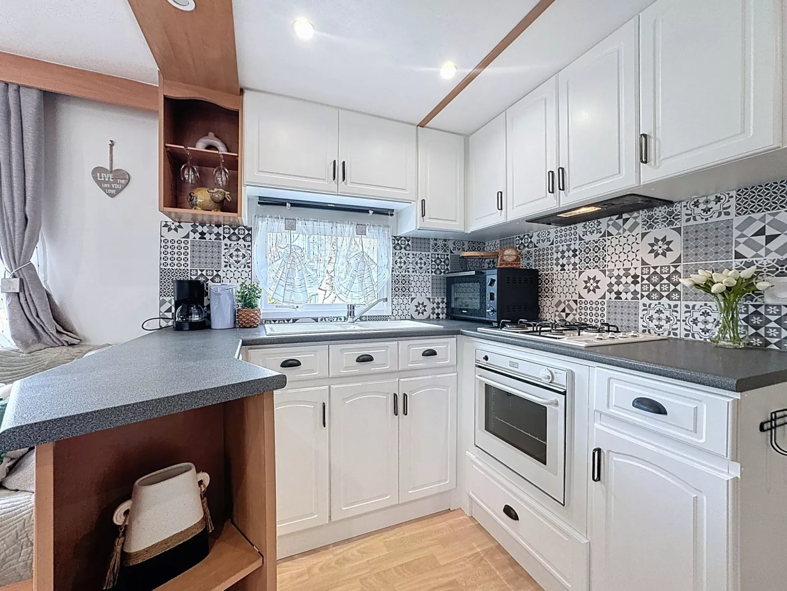 Le Lieu Bill - Inside