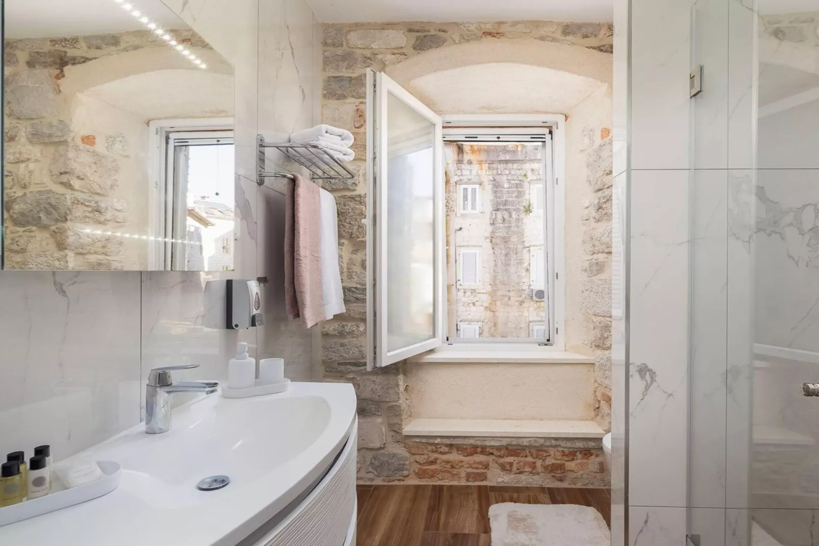 Split Diocletian Palace - Apartment 3 (2+2) - Badezimmer