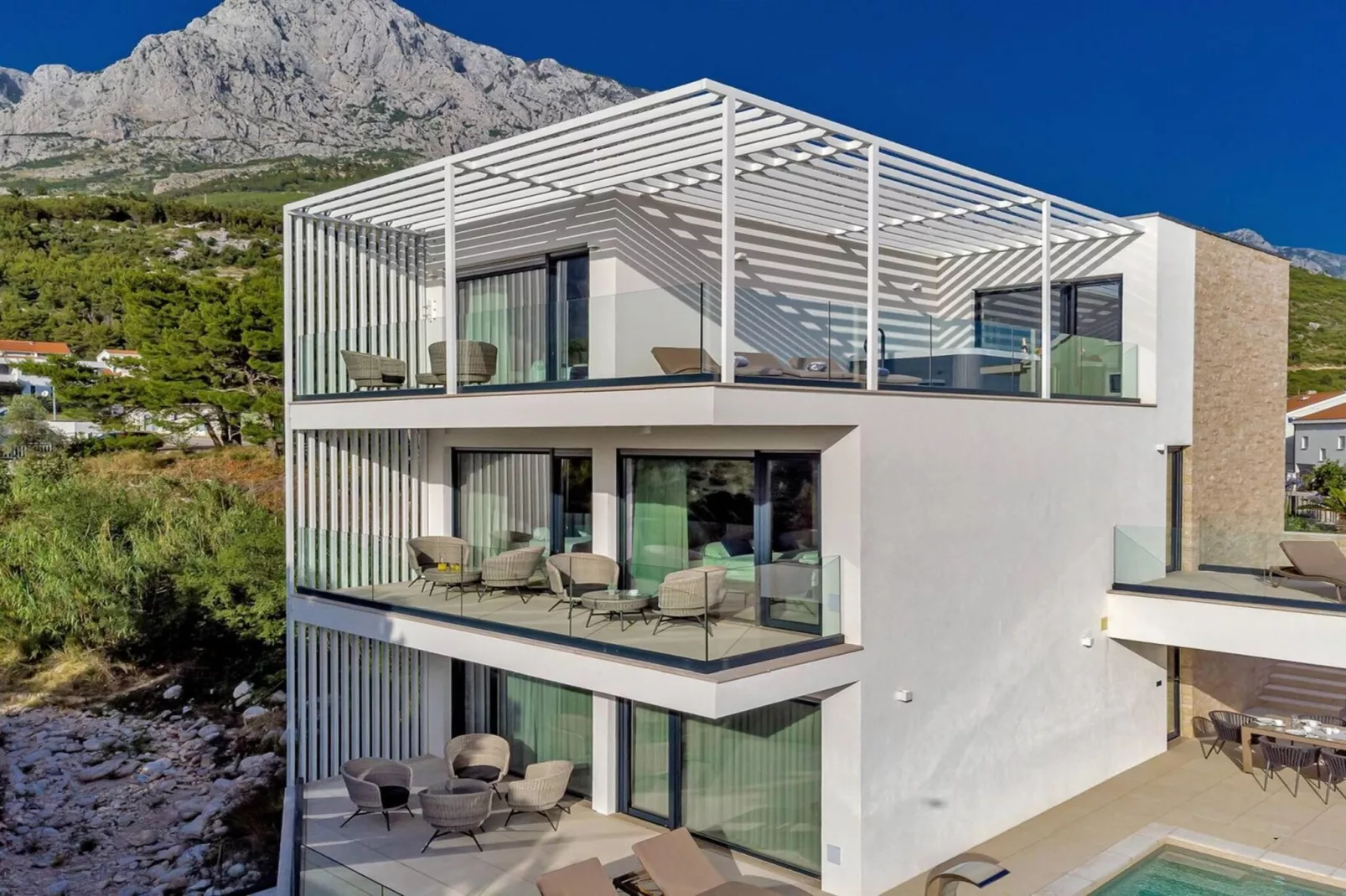 Luxury Villa Delight II – Promajna, Heated Pool - Exterior in summer