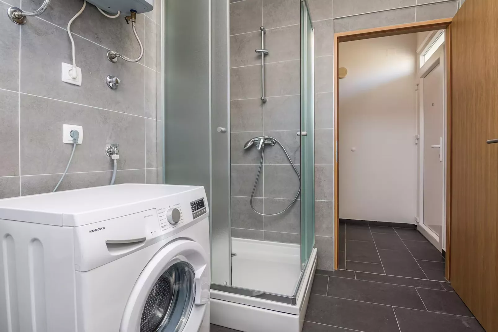 Royal Selection with Pool - Three - Bathroom