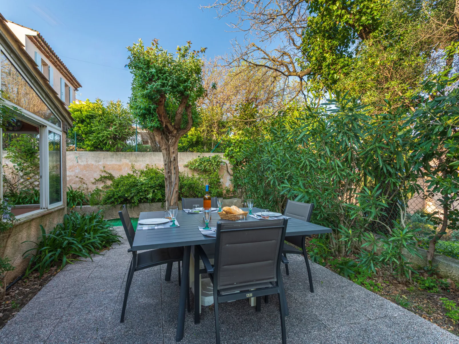 Les Mas de Cogolin - Outside