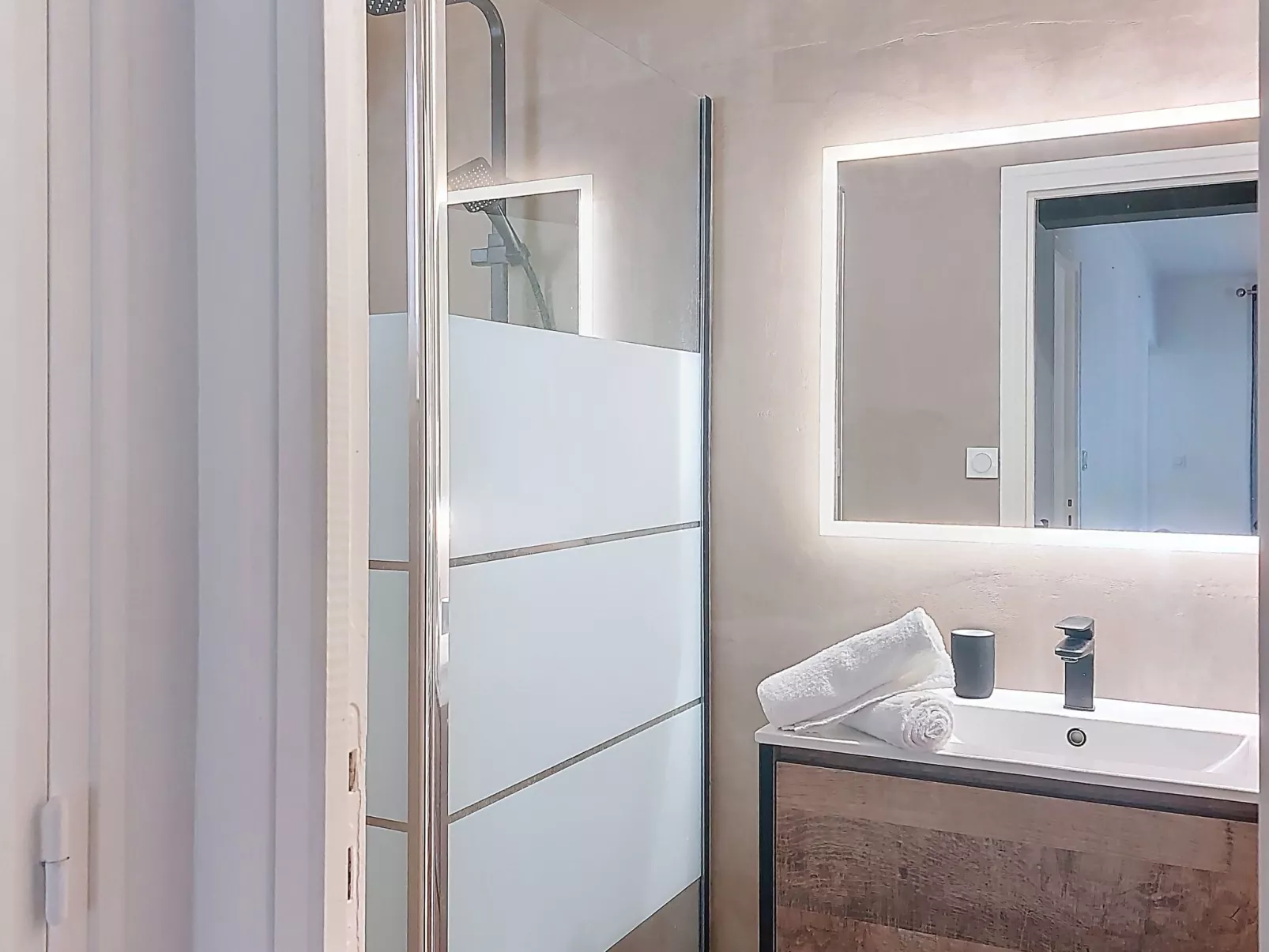 Les Cariatides 7 - Drinnen