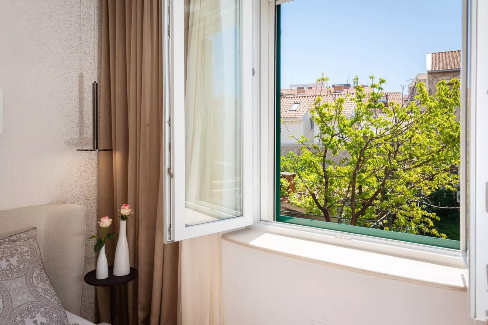 Luxury Apartment Luft Split Near Old Town - View in summer