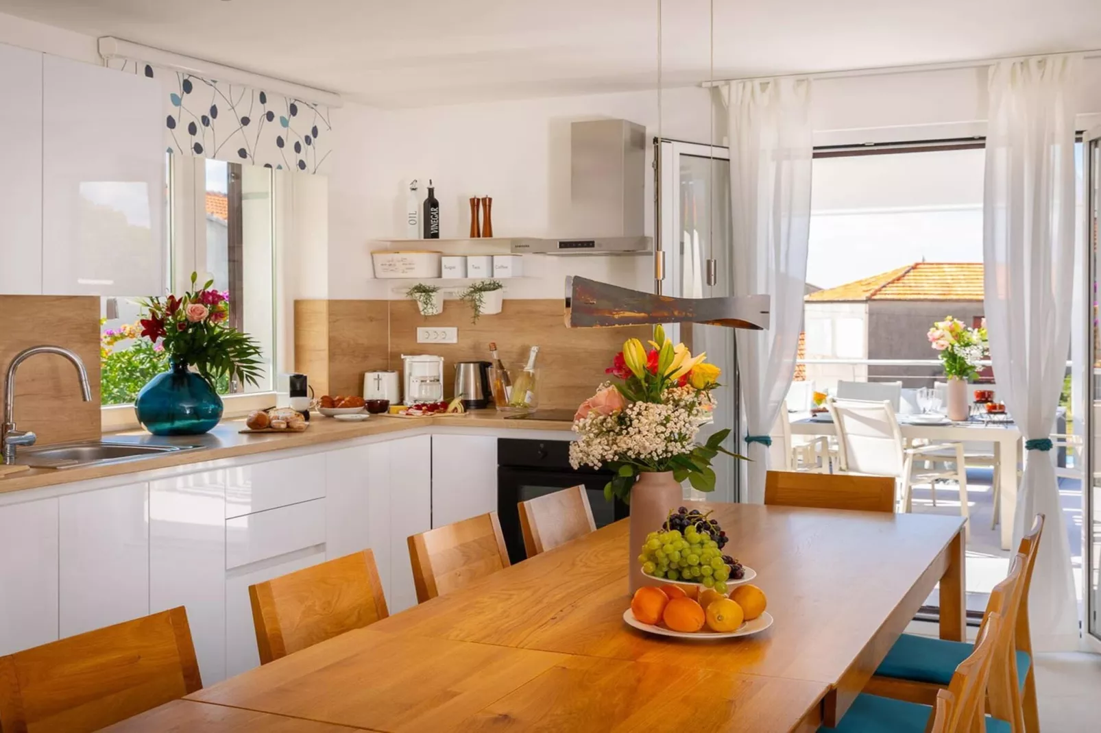 Luxury Villa Mila Supetar with Pool in the Center - Dining room