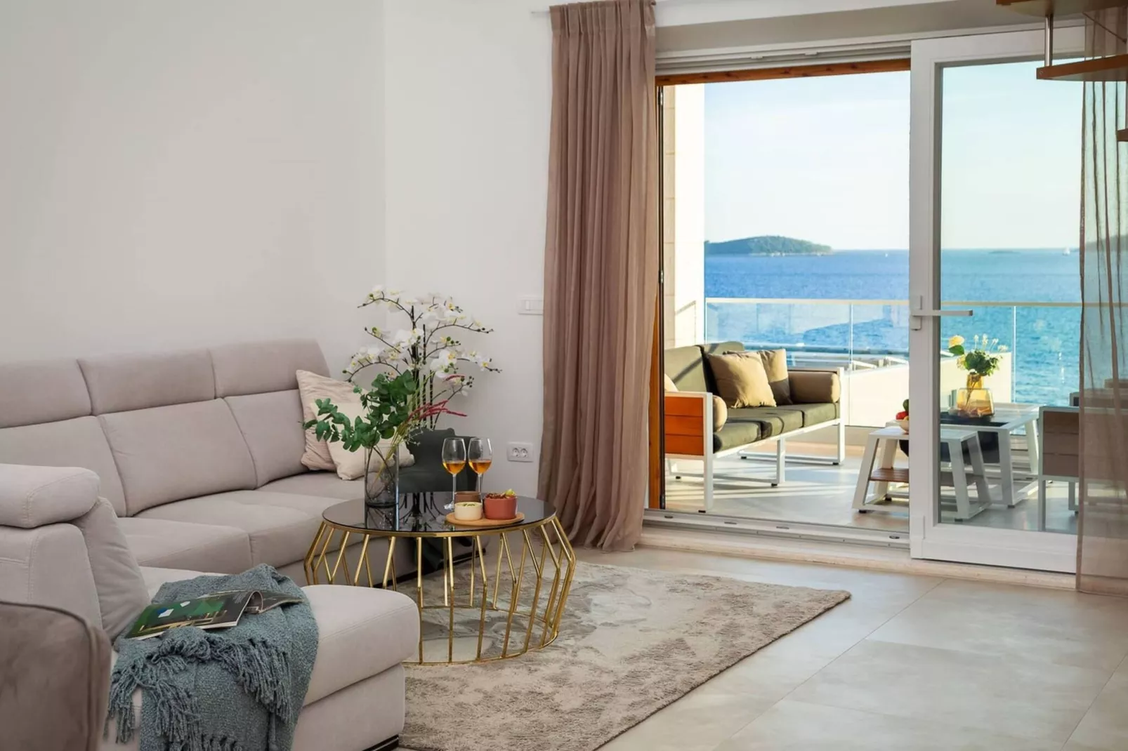 Luxury Seafront Villa Castello Rogoznica with Pool - Living room