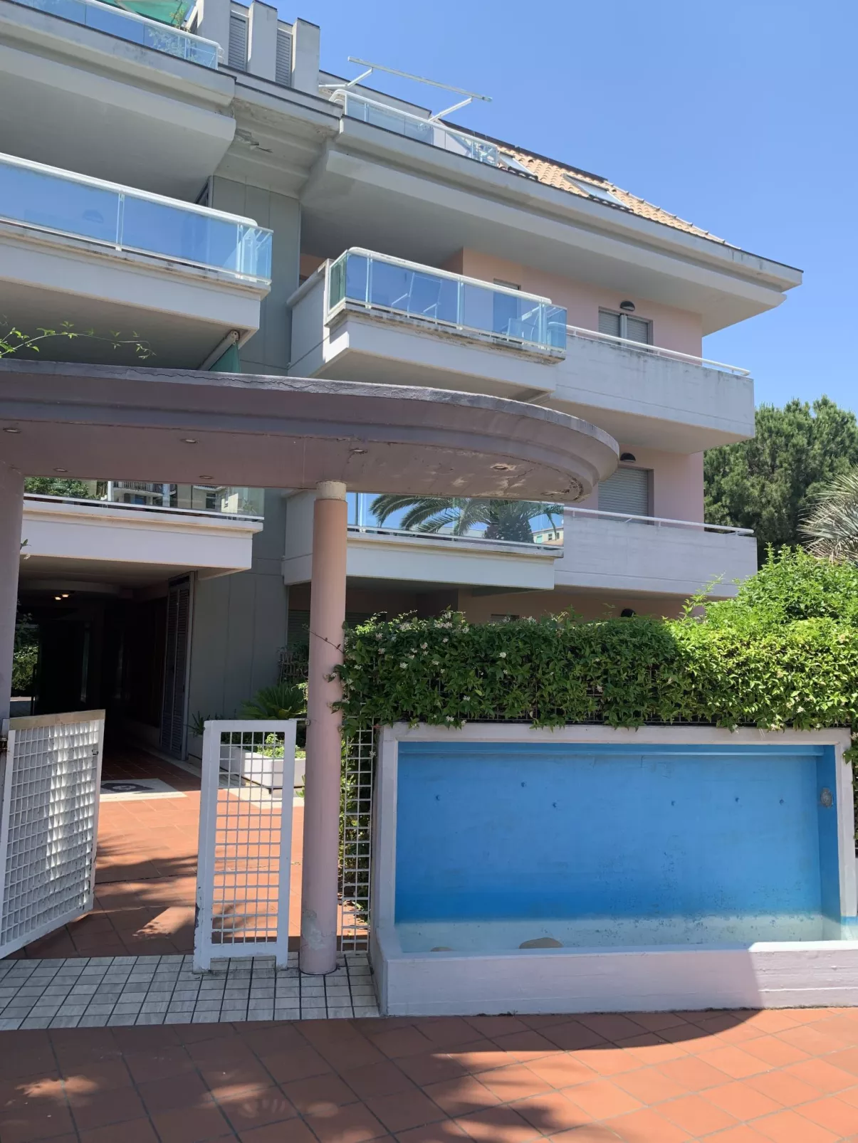 Mediterraneo - Outside