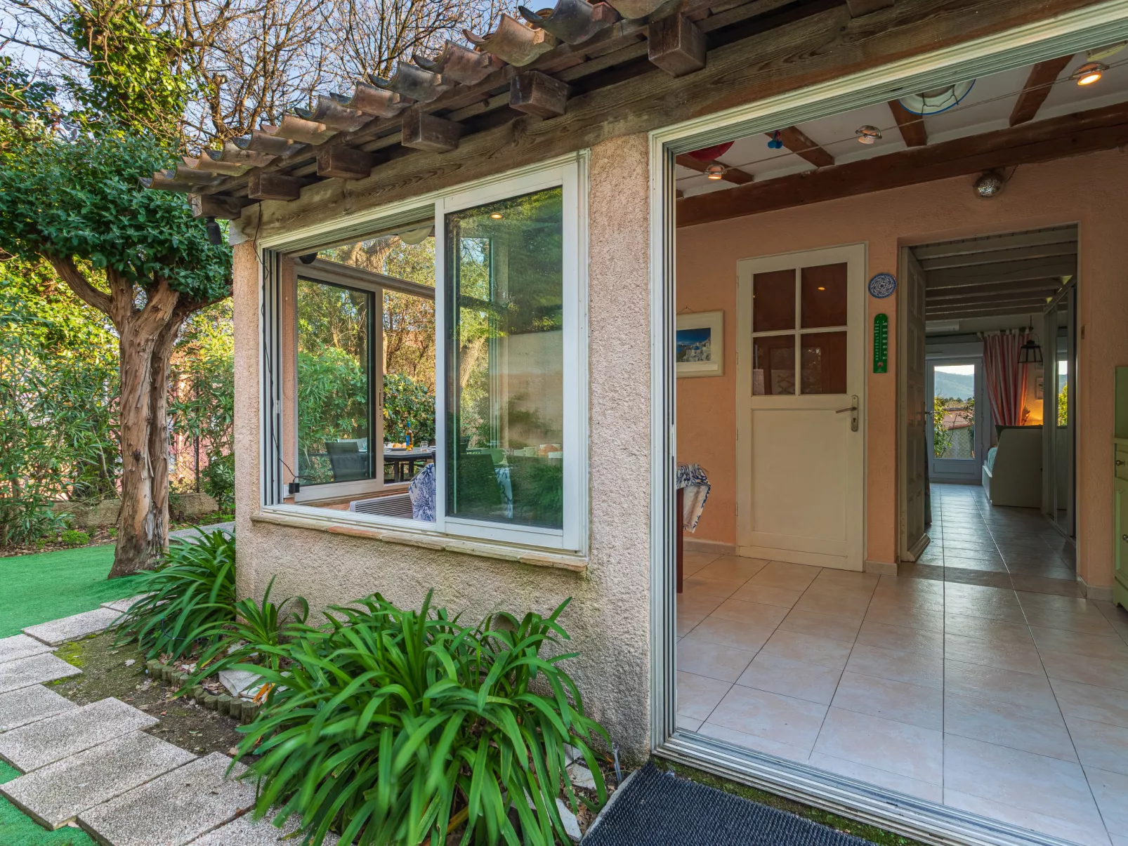 Les Mas de Cogolin - Outside